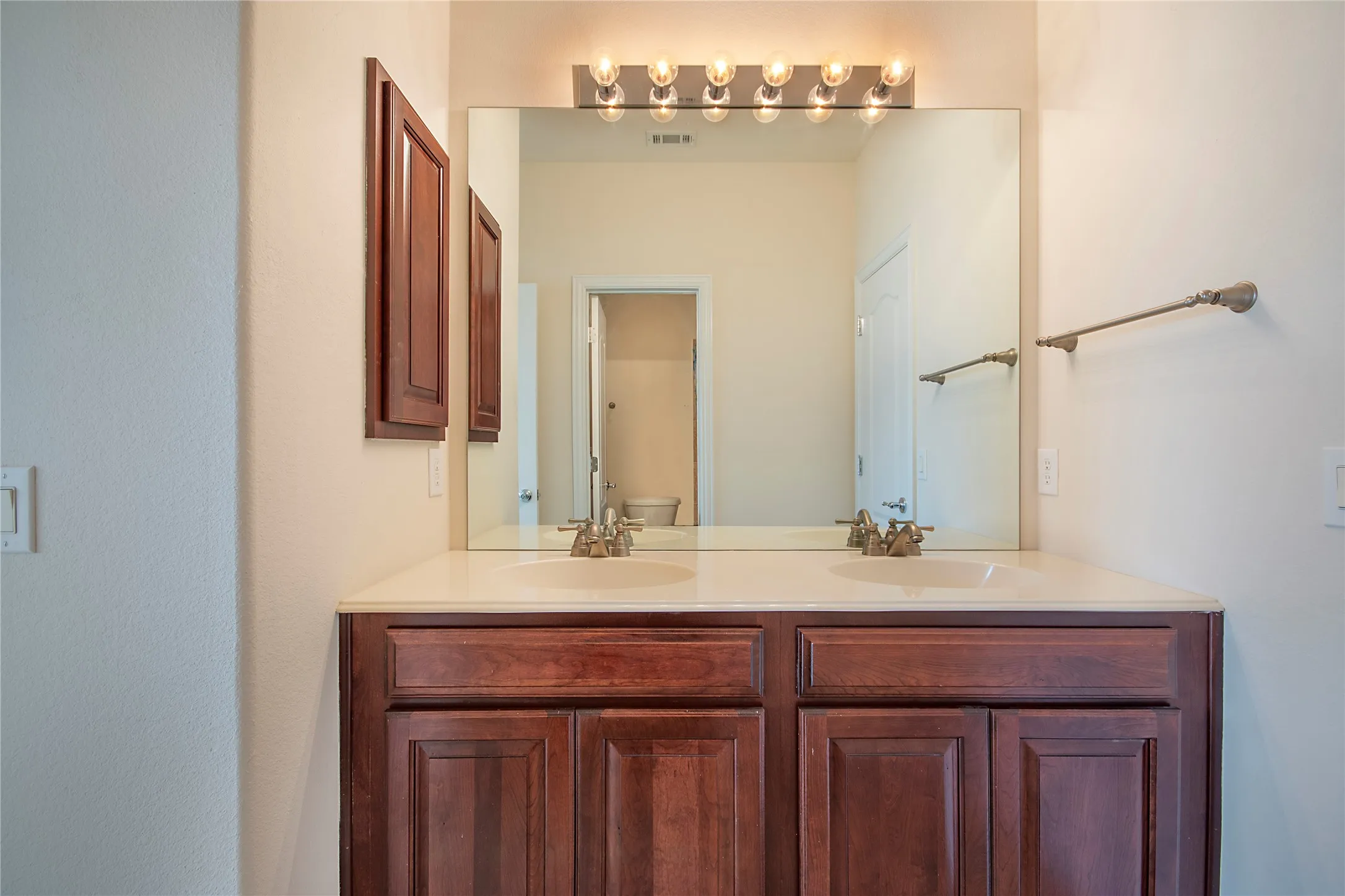 Single Family Residence For Sale in Denton County , 5966 Tascate Drive, Frisco, Texas 75036, 4 Bedroom, 4 Bathroom, 3 Garage spaces, 3,769 Sqft, built in 2006, mls#21375965, Real Estate Agent in Frisco, Homes For Sale in Denton county, Homes For Sale in Frisco, Realtor in Frisco Texas, Real Estate Brokerage Independent Realty Texas, Luminita Cordes Realtor