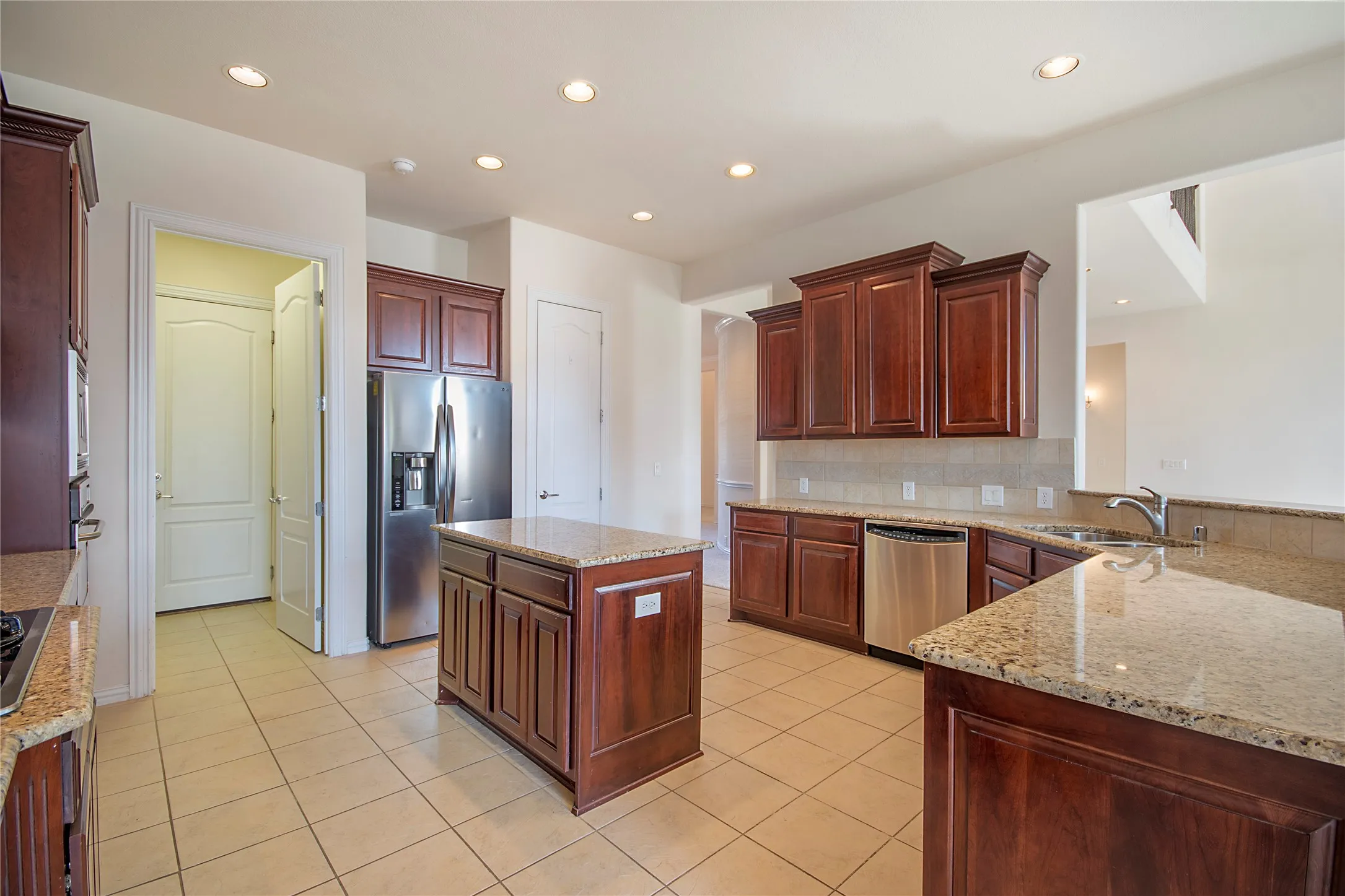 Single Family Residence For Sale in Denton County , 5966 Tascate Drive, Frisco, Texas 75036, 4 Bedroom, 4 Bathroom, 3 Garage spaces, 3,769 Sqft, built in 2006, mls#21375965, Real Estate Agent in Frisco, Homes For Sale in Denton county, Homes For Sale in Frisco, Realtor in Frisco Texas, Real Estate Brokerage Independent Realty Texas, Luminita Cordes Realtor
