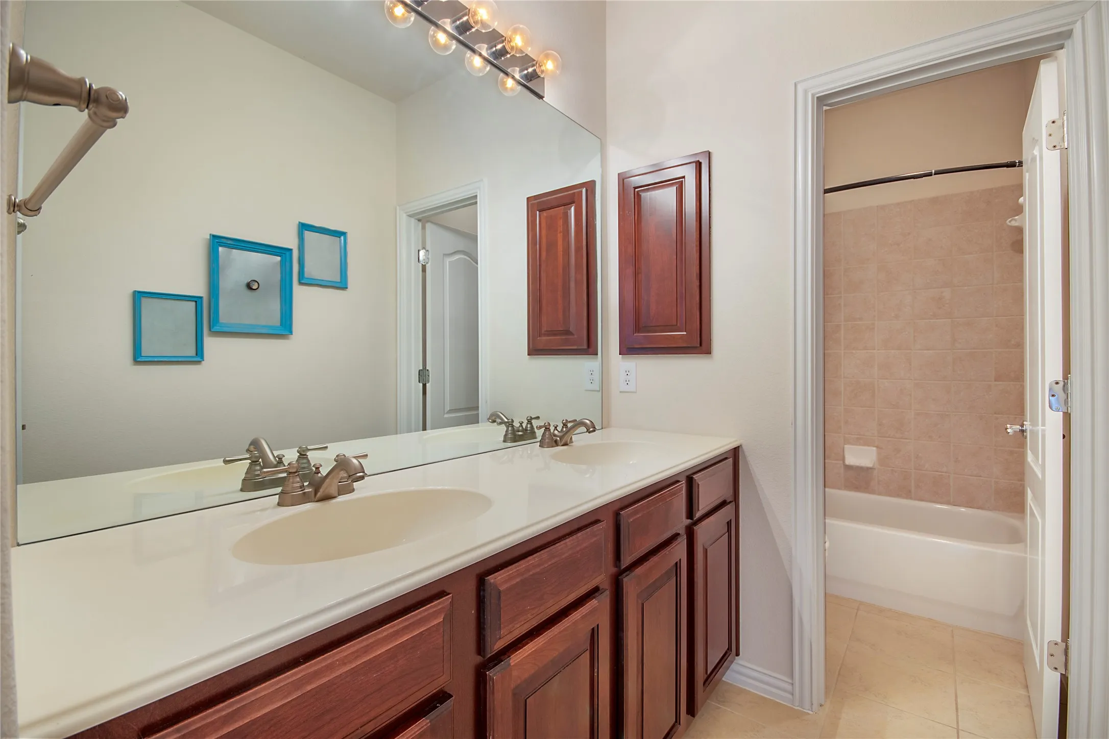 Single Family Residence For Sale in Denton County , 5966 Tascate Drive, Frisco, Texas 75036, 4 Bedroom, 4 Bathroom, 3 Garage spaces, 3,769 Sqft, built in 2006, mls#21375965, Real Estate Agent in Frisco, Homes For Sale in Denton county, Homes For Sale in Frisco, Realtor in Frisco Texas, Real Estate Brokerage Independent Realty Texas, Luminita Cordes Realtor