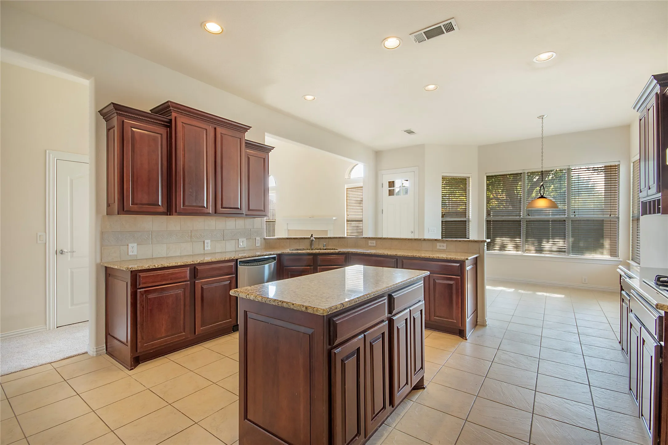 Single Family Residence For Sale in Denton County , 5966 Tascate Drive, Frisco, Texas 75036, 4 Bedroom, 4 Bathroom, 3 Garage spaces, 3,769 Sqft, built in 2006, mls#21375965, Real Estate Agent in Frisco, Homes For Sale in Denton county, Homes For Sale in Frisco, Realtor in Frisco Texas, Real Estate Brokerage Independent Realty Texas, Luminita Cordes Realtor