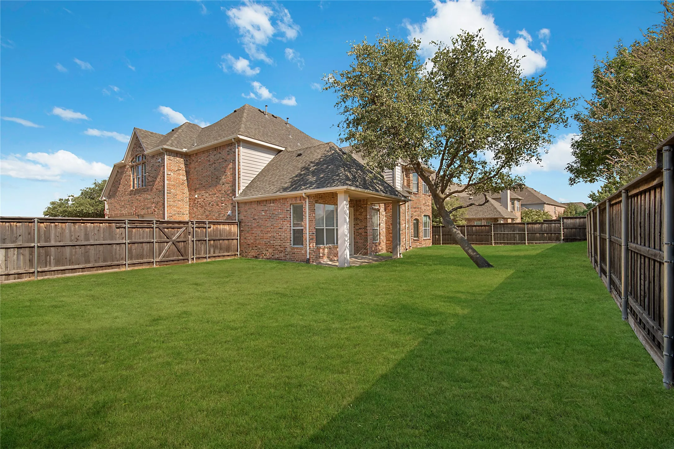 Single Family Residence For Sale in Denton County , 5966 Tascate Drive, Frisco, Texas 75036, 4 Bedroom, 4 Bathroom, 3 Garage spaces, 3,769 Sqft, built in 2006, mls#21375965, Real Estate Agent in Frisco, Homes For Sale in Denton county, Homes For Sale in Frisco, Realtor in Frisco Texas, Real Estate Brokerage Independent Realty Texas, Luminita Cordes Realtor