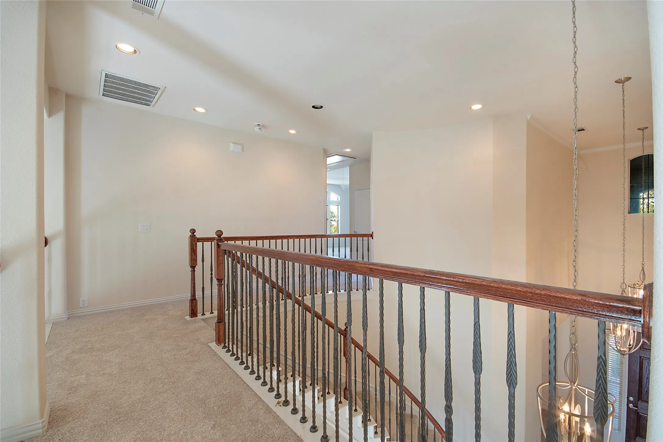 Single Family Residence For Sale in Denton County , 5966 Tascate Drive, Frisco, Texas 75036, 4 Bedroom, 4 Bathroom, 3 Garage spaces, 3,769 Sqft, built in 2006, mls#21375965, Real Estate Agent in Frisco, Homes For Sale in Denton county, Homes For Sale in Frisco, Realtor in Frisco Texas, Real Estate Brokerage Independent Realty Texas, Luminita Cordes Realtor