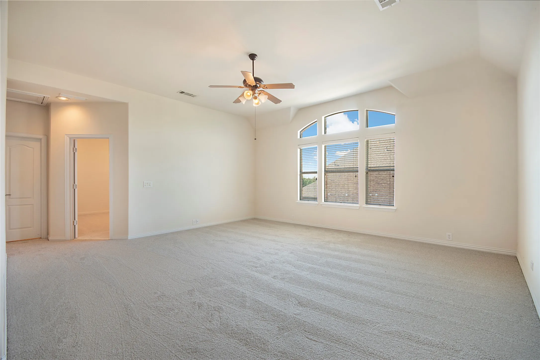 Single Family Residence For Sale in Denton County , 5966 Tascate Drive, Frisco, Texas 75036, 4 Bedroom, 4 Bathroom, 3 Garage spaces, 3,769 Sqft, built in 2006, mls#21375965, Real Estate Agent in Frisco, Homes For Sale in Denton county, Homes For Sale in Frisco, Realtor in Frisco Texas, Real Estate Brokerage Independent Realty Texas, Luminita Cordes Realtor