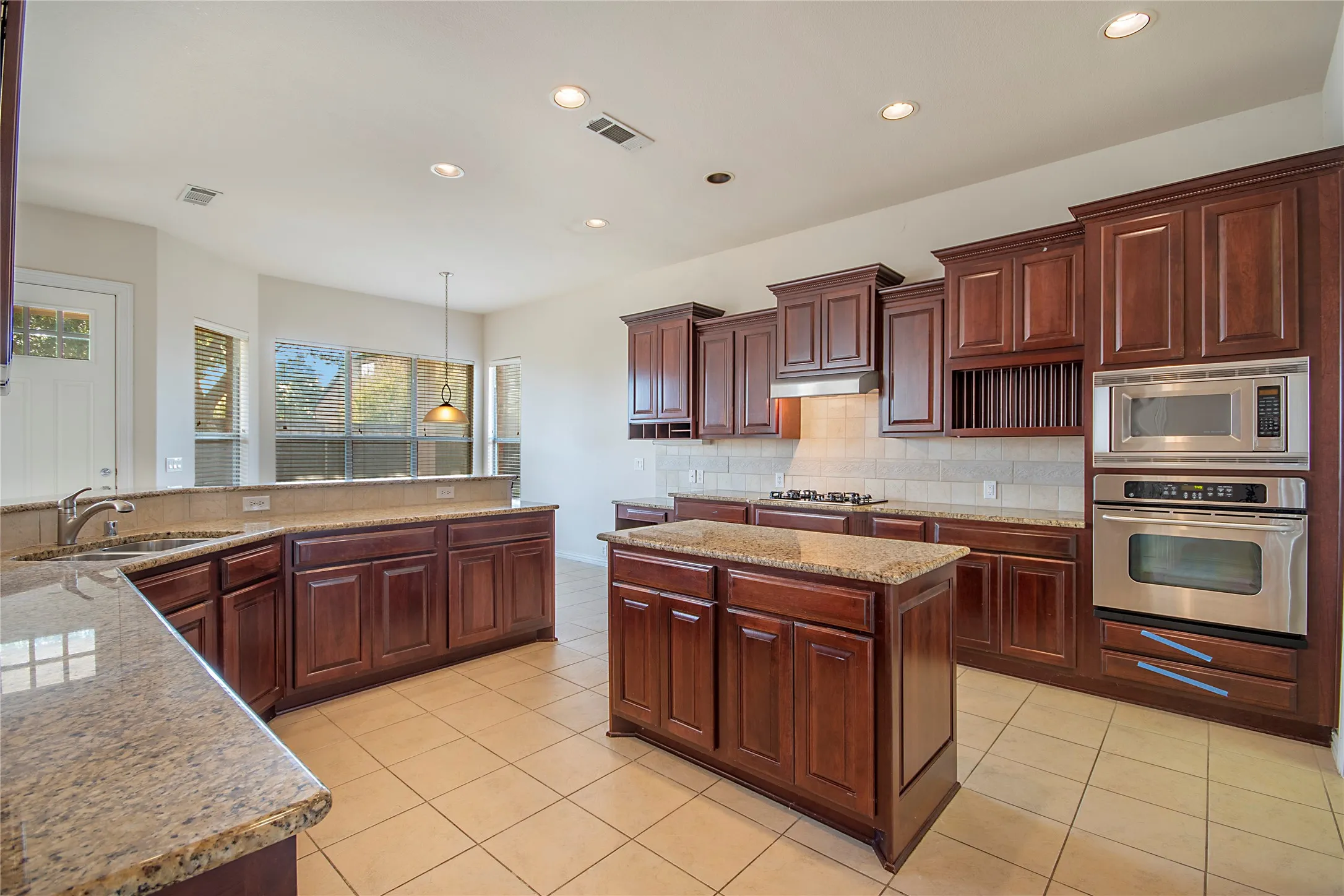 Single Family Residence For Sale in Denton County , 5966 Tascate Drive, Frisco, Texas 75036, 4 Bedroom, 4 Bathroom, 3 Garage spaces, 3,769 Sqft, built in 2006, mls#21375965, Real Estate Agent in Frisco, Homes For Sale in Denton county, Homes For Sale in Frisco, Realtor in Frisco Texas, Real Estate Brokerage Independent Realty Texas, Luminita Cordes Realtor