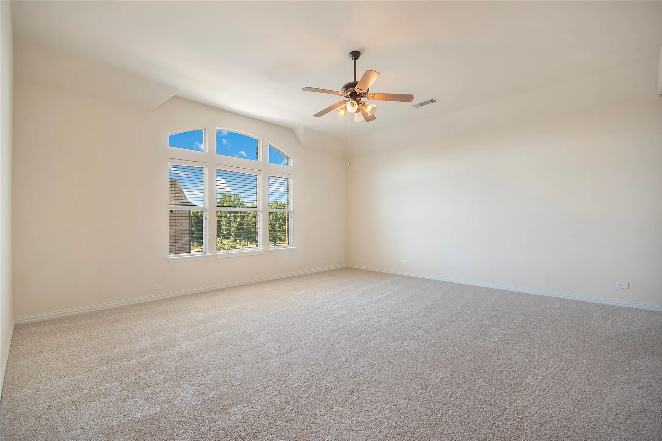 Single Family Residence For Sale in Denton County , 5966 Tascate Drive, Frisco, Texas 75036, 4 Bedroom, 4 Bathroom, 3 Garage spaces, 3,769 Sqft, built in 2006, mls#21375965, Real Estate Agent in Frisco, Homes For Sale in Denton county, Homes For Sale in Frisco, Realtor in Frisco Texas, Real Estate Brokerage Independent Realty Texas, Luminita Cordes Realtor