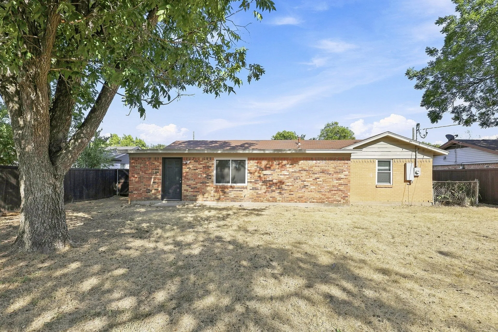 Single Family Residence For Rent in Tarrant County , 313 Mccurdy Street, Crowley, Texas 76036, 3 Bedroom, 2 Bathroom, 2 Garage spaces, 1,518 Sqft, built in 1966, mls#21382998, Real Estate Agent in Crowley, Homes For Rent in Tarrant county, Homes For Rent in Crowley, Realtor in Crowley Texas, Real Estate Brokerage Independent Realty Texas, Luminita Cordes Realtor