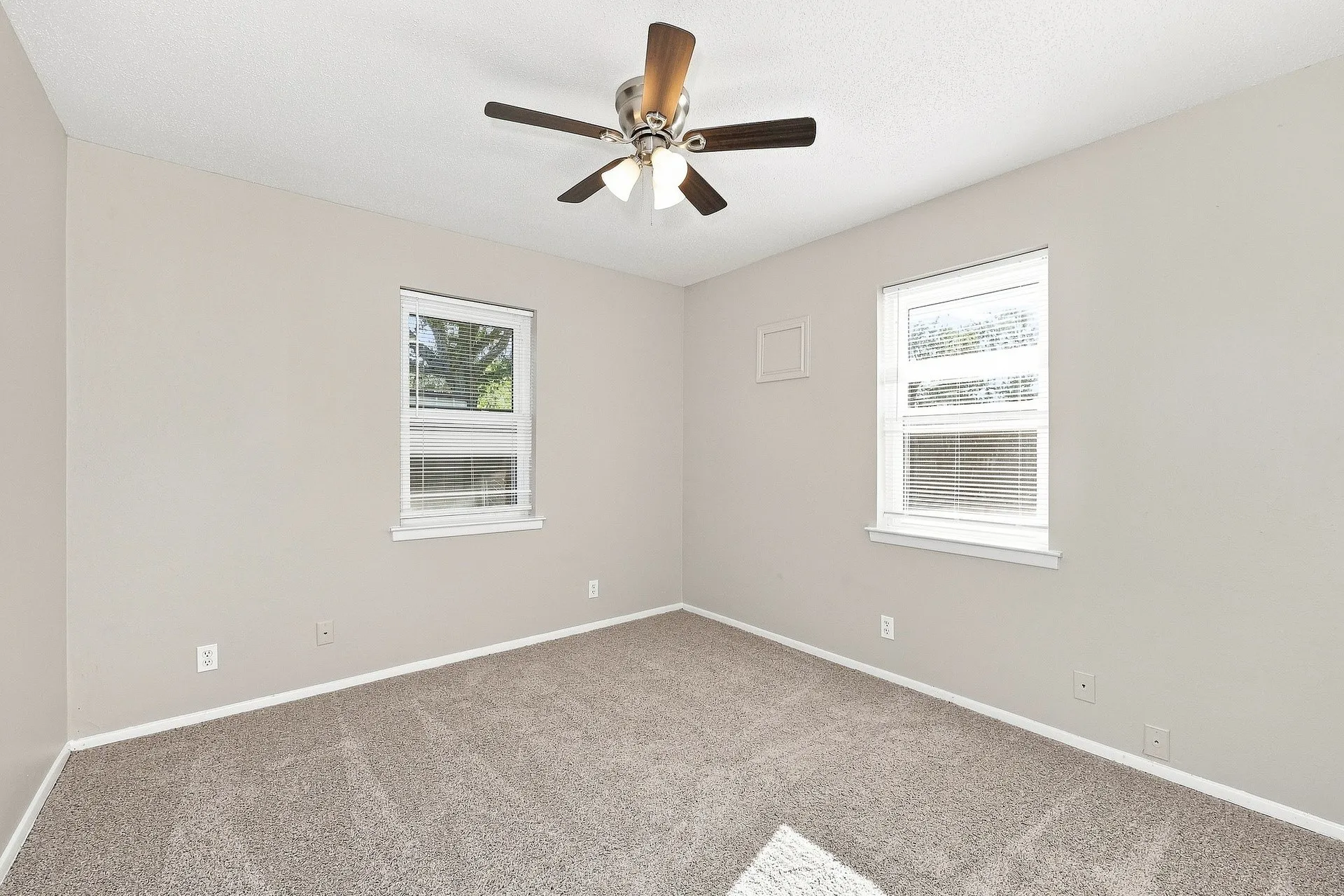 Single Family Residence For Rent in Tarrant County , 313 Mccurdy Street, Crowley, Texas 76036, 3 Bedroom, 2 Bathroom, 2 Garage spaces, 1,518 Sqft, built in 1966, mls#21382998, Real Estate Agent in Crowley, Homes For Rent in Tarrant county, Homes For Rent in Crowley, Realtor in Crowley Texas, Real Estate Brokerage Independent Realty Texas, Luminita Cordes Realtor