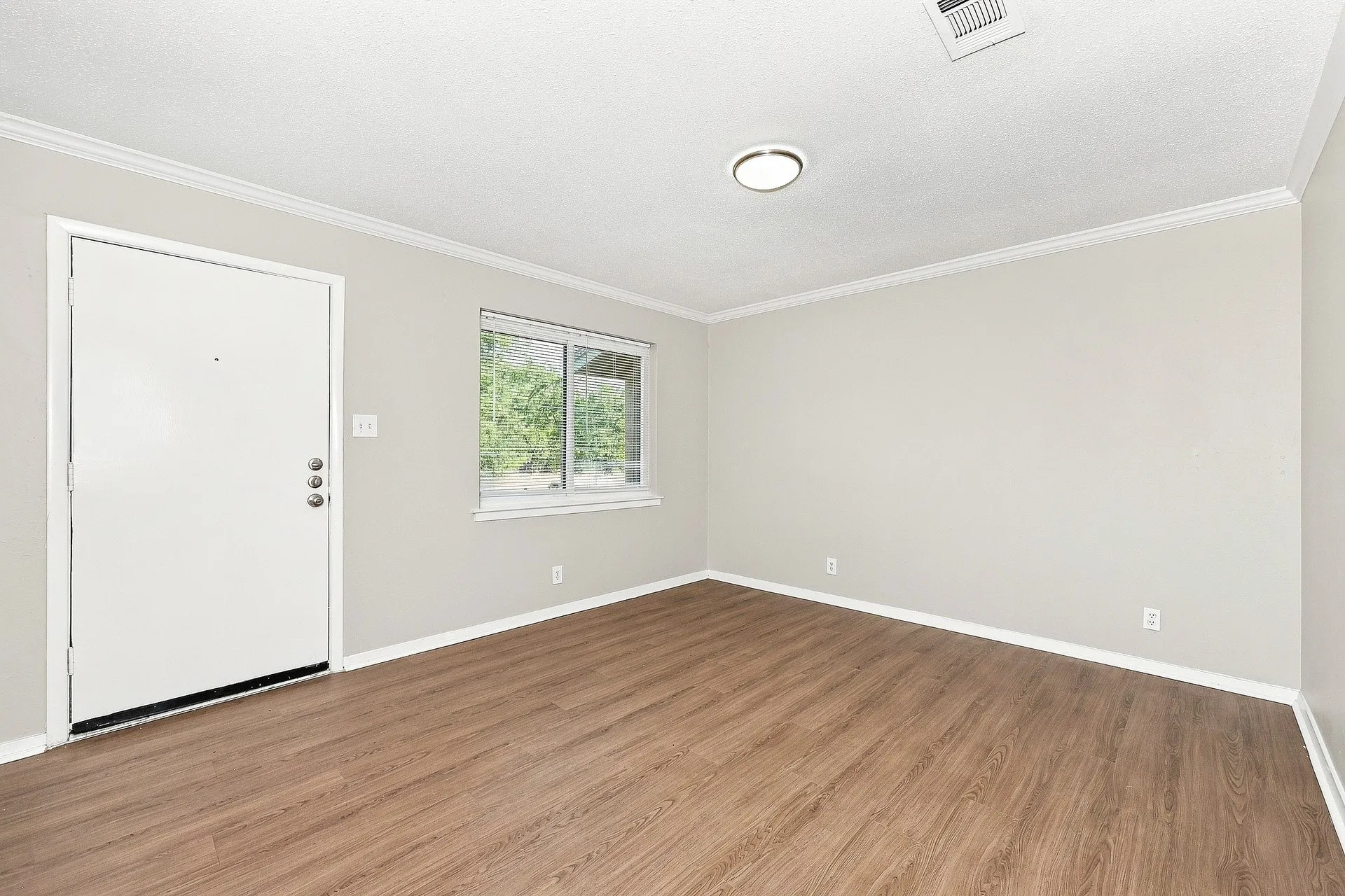 Single Family Residence For Rent in Tarrant County , 313 Mccurdy Street, Crowley, Texas 76036, 3 Bedroom, 2 Bathroom, 2 Garage spaces, 1,518 Sqft, built in 1966, mls#21382998, Real Estate Agent in Crowley, Homes For Rent in Tarrant county, Homes For Rent in Crowley, Realtor in Crowley Texas, Real Estate Brokerage Independent Realty Texas, Luminita Cordes Realtor