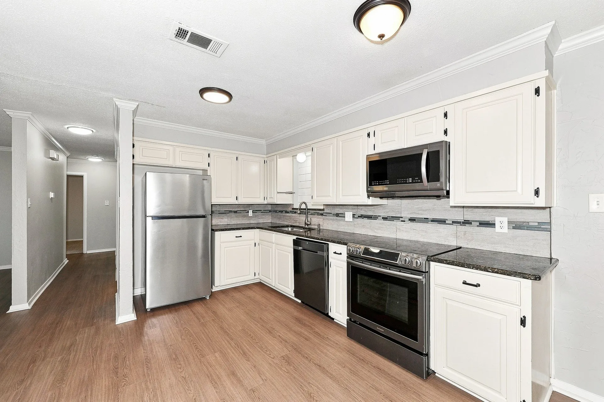 Single Family Residence For Rent in Tarrant County , 313 Mccurdy Street, Crowley, Texas 76036, 3 Bedroom, 2 Bathroom, 2 Garage spaces, 1,518 Sqft, built in 1966, mls#21382998, Real Estate Agent in Crowley, Homes For Rent in Tarrant county, Homes For Rent in Crowley, Realtor in Crowley Texas, Real Estate Brokerage Independent Realty Texas, Luminita Cordes Realtor