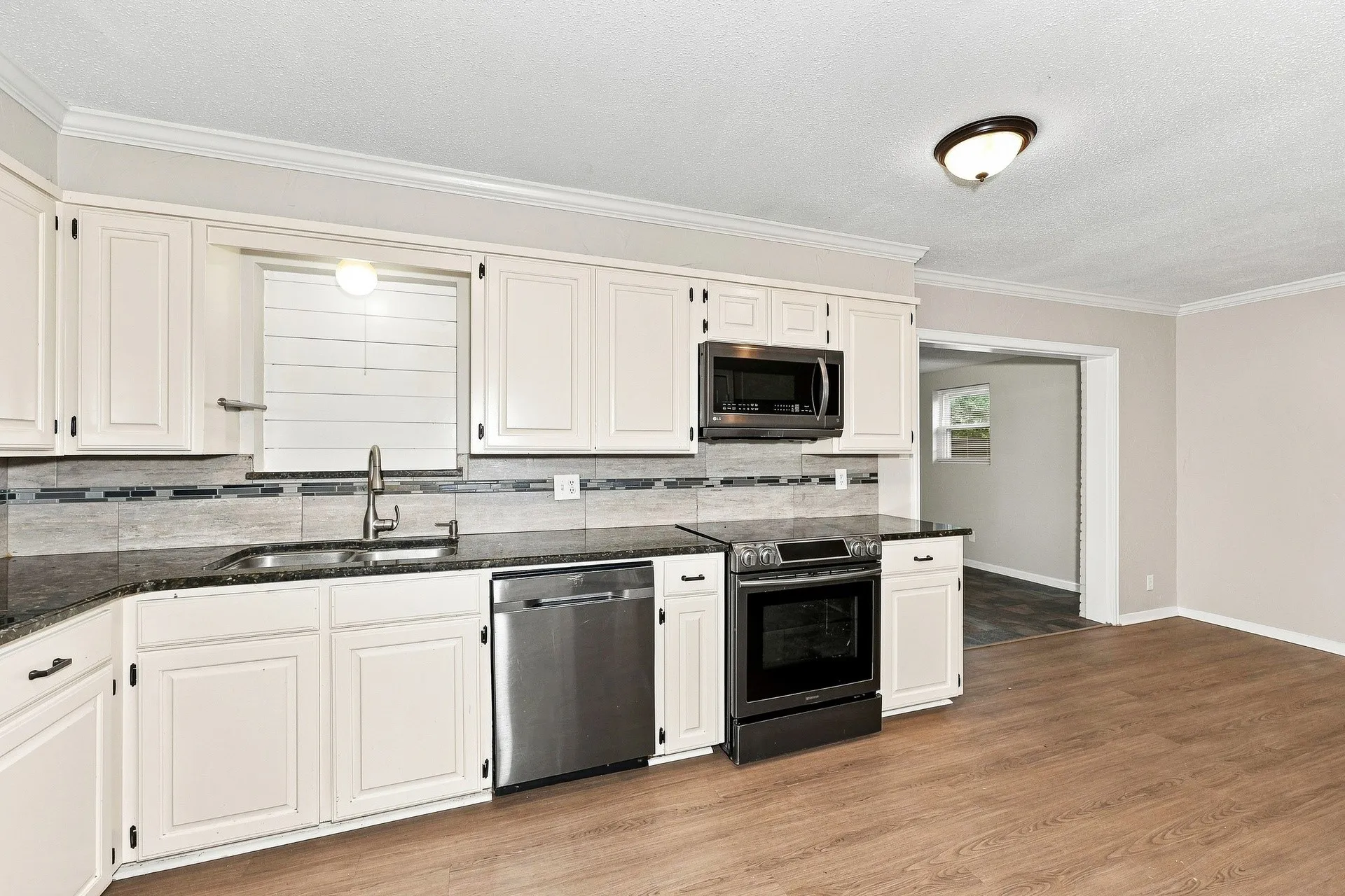 Single Family Residence For Rent in Tarrant County , 313 Mccurdy Street, Crowley, Texas 76036, 3 Bedroom, 2 Bathroom, 2 Garage spaces, 1,518 Sqft, built in 1966, mls#21382998, Real Estate Agent in Crowley, Homes For Rent in Tarrant county, Homes For Rent in Crowley, Realtor in Crowley Texas, Real Estate Brokerage Independent Realty Texas, Luminita Cordes Realtor