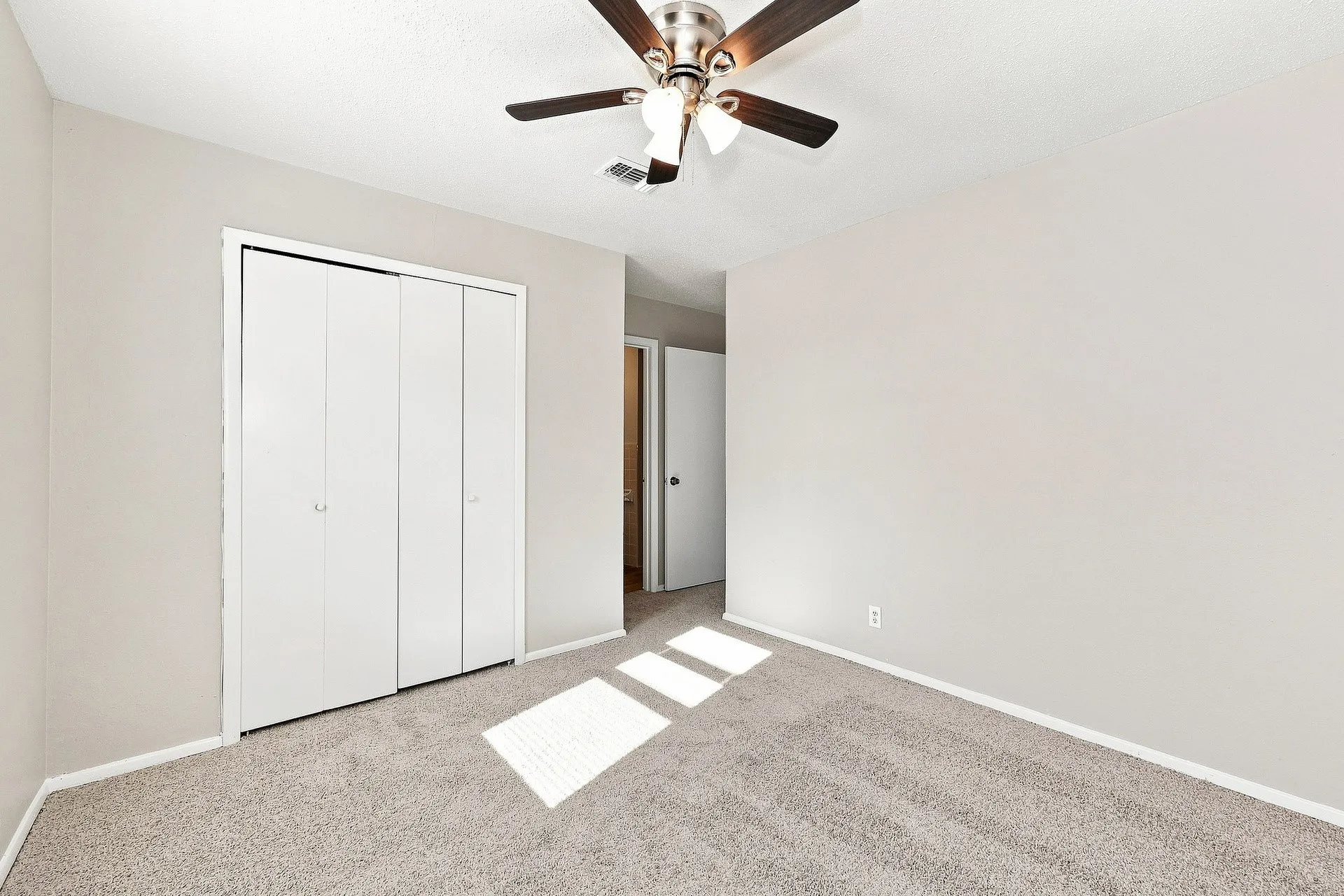 Single Family Residence For Rent in Tarrant County , 313 Mccurdy Street, Crowley, Texas 76036, 3 Bedroom, 2 Bathroom, 2 Garage spaces, 1,518 Sqft, built in 1966, mls#21382998, Real Estate Agent in Crowley, Homes For Rent in Tarrant county, Homes For Rent in Crowley, Realtor in Crowley Texas, Real Estate Brokerage Independent Realty Texas, Luminita Cordes Realtor