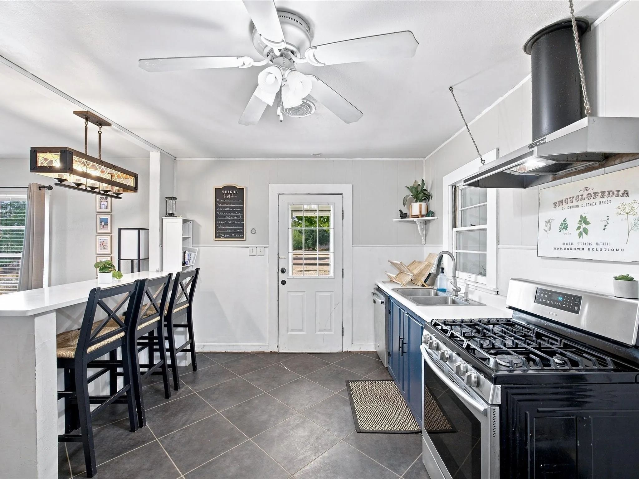 Single Family Residence For Sale in Throckmorton County , 208 E Church Street, Woodson, Texas 76491, 5 Bedroom, 3 Bathroom, Garage spaces, 2,920 Sqft, built in 1931, mls#21378457, Real Estate Agent in Woodson, Homes For Sale in Throckmorton county, Homes For Sale in Woodson, Realtor in Woodson Texas, Real Estate Brokerage Independent Realty Texas, Luminita Cordes Realtor