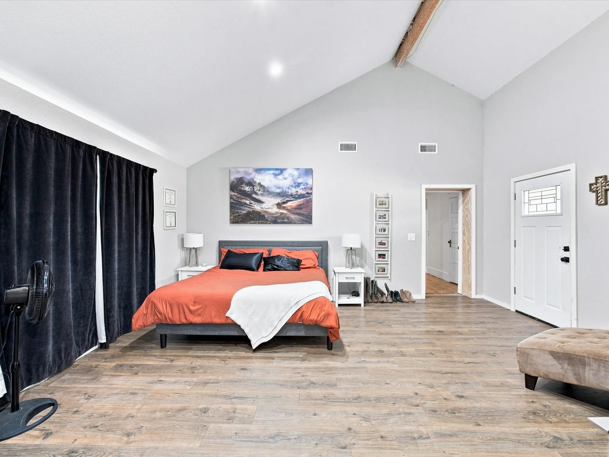 Single Family Residence For Sale in Throckmorton County , 208 E Church Street, Woodson, Texas 76491, 5 Bedroom, 3 Bathroom, Garage spaces, 2,920 Sqft, built in 1931, mls#21378457, Real Estate Agent in Woodson, Homes For Sale in Throckmorton county, Homes For Sale in Woodson, Realtor in Woodson Texas, Real Estate Brokerage Independent Realty Texas, Luminita Cordes Realtor