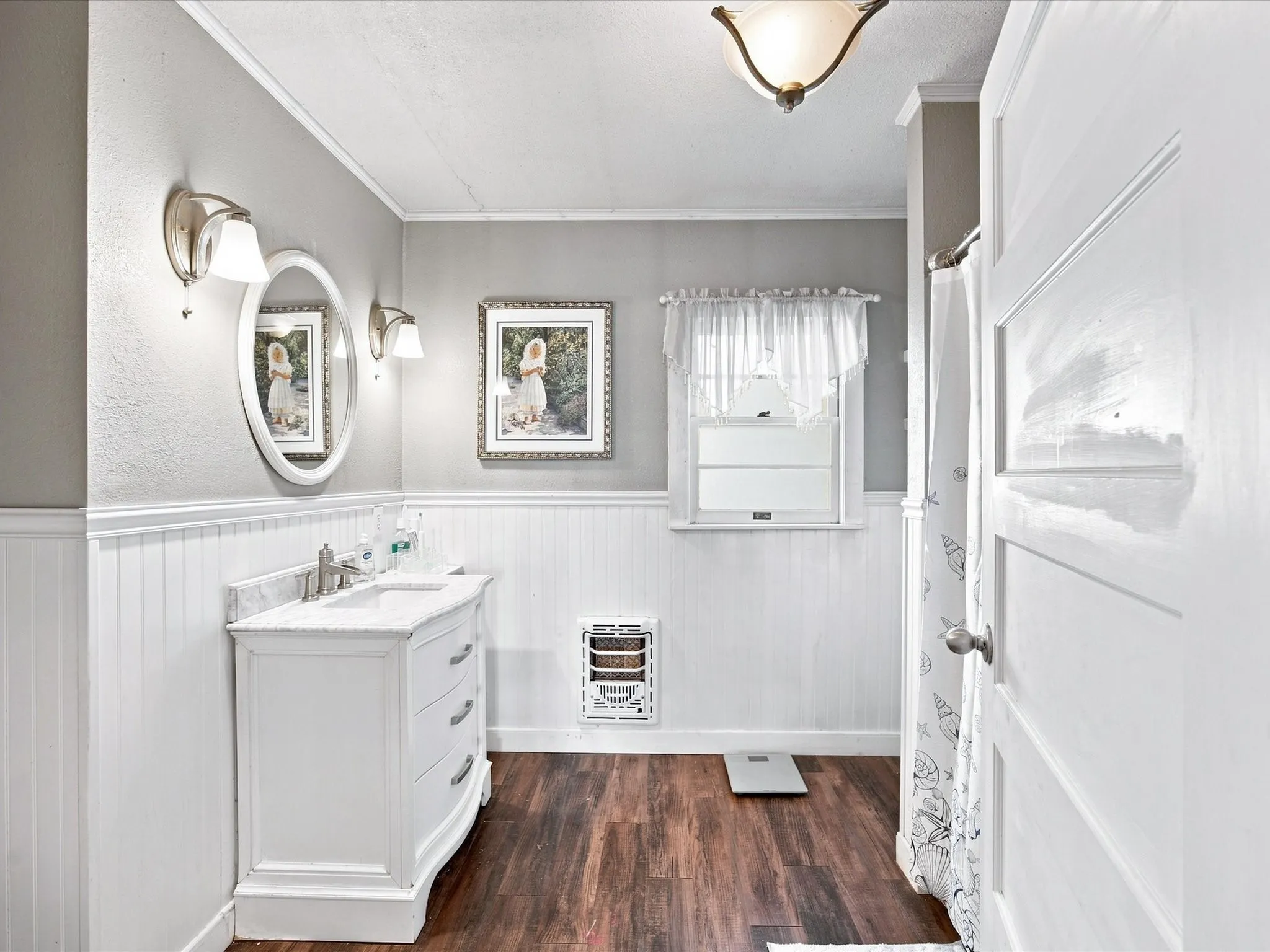Single Family Residence For Sale in Throckmorton County , 208 E Church Street, Woodson, Texas 76491, 5 Bedroom, 3 Bathroom, Garage spaces, 2,920 Sqft, built in 1931, mls#21378457, Real Estate Agent in Woodson, Homes For Sale in Throckmorton county, Homes For Sale in Woodson, Realtor in Woodson Texas, Real Estate Brokerage Independent Realty Texas, Luminita Cordes Realtor