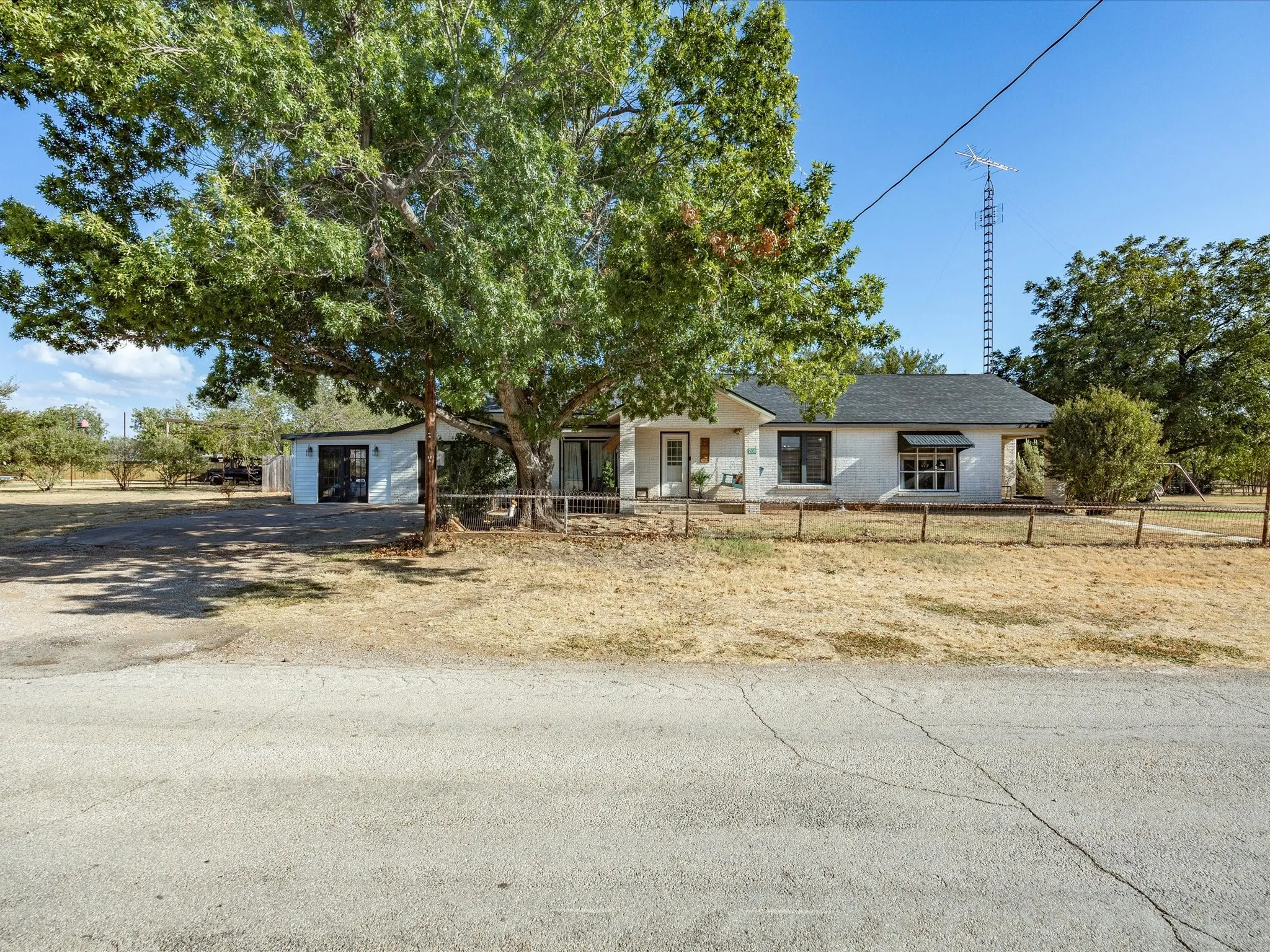 Single Family Residence For Sale in Throckmorton County , 208 E Church Street, Woodson, Texas 76491, 5 Bedroom, 3 Bathroom, Garage spaces, 2,920 Sqft, built in 1931, mls#21378457, Real Estate Agent in Woodson, Homes For Sale in Throckmorton county, Homes For Sale in Woodson, Realtor in Woodson Texas, Real Estate Brokerage Independent Realty Texas, Luminita Cordes Realtor
