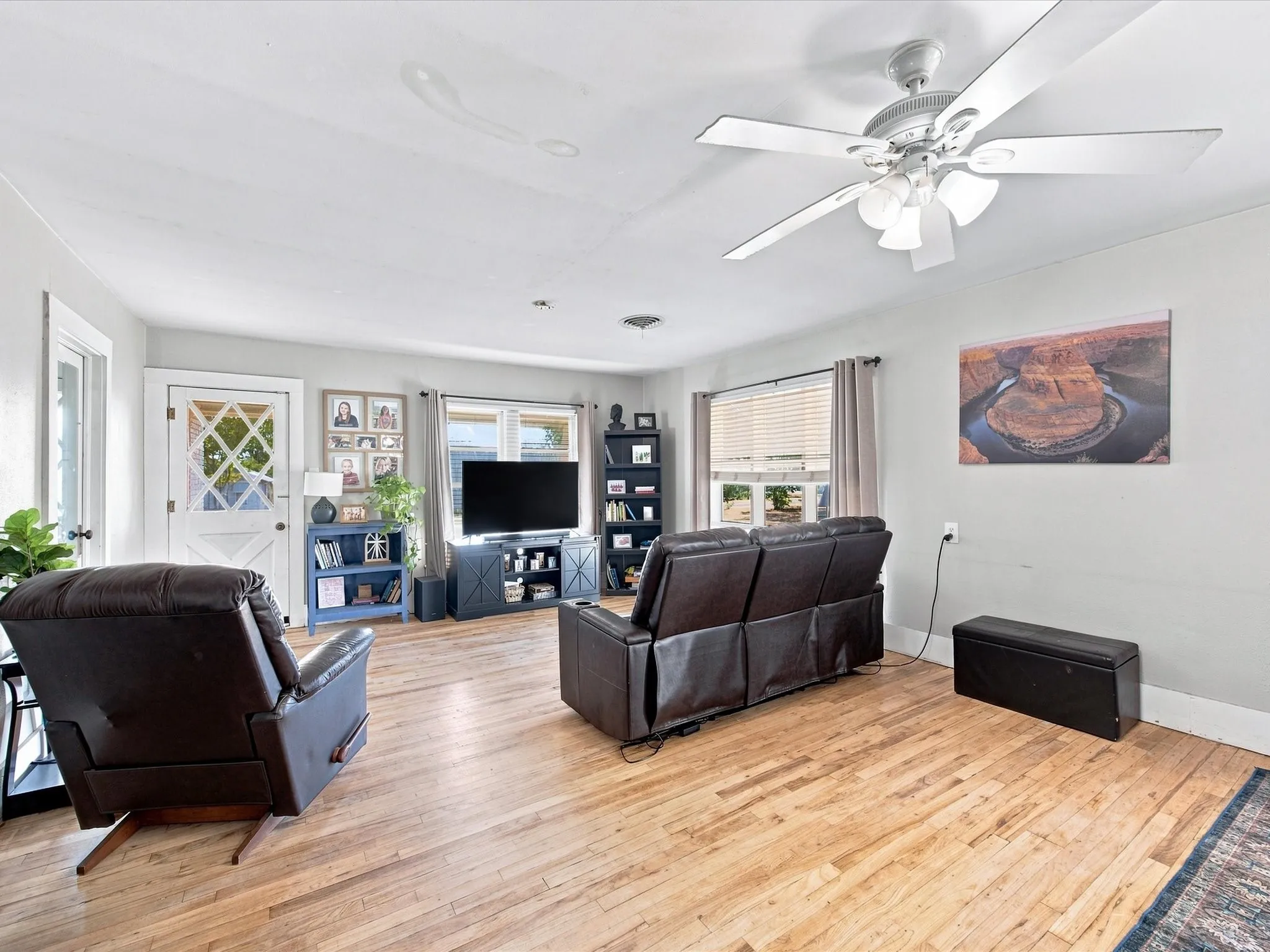 Single Family Residence For Sale in Throckmorton County , 208 E Church Street, Woodson, Texas 76491, 5 Bedroom, 3 Bathroom, Garage spaces, 2,920 Sqft, built in 1931, mls#21378457, Real Estate Agent in Woodson, Homes For Sale in Throckmorton county, Homes For Sale in Woodson, Realtor in Woodson Texas, Real Estate Brokerage Independent Realty Texas, Luminita Cordes Realtor
