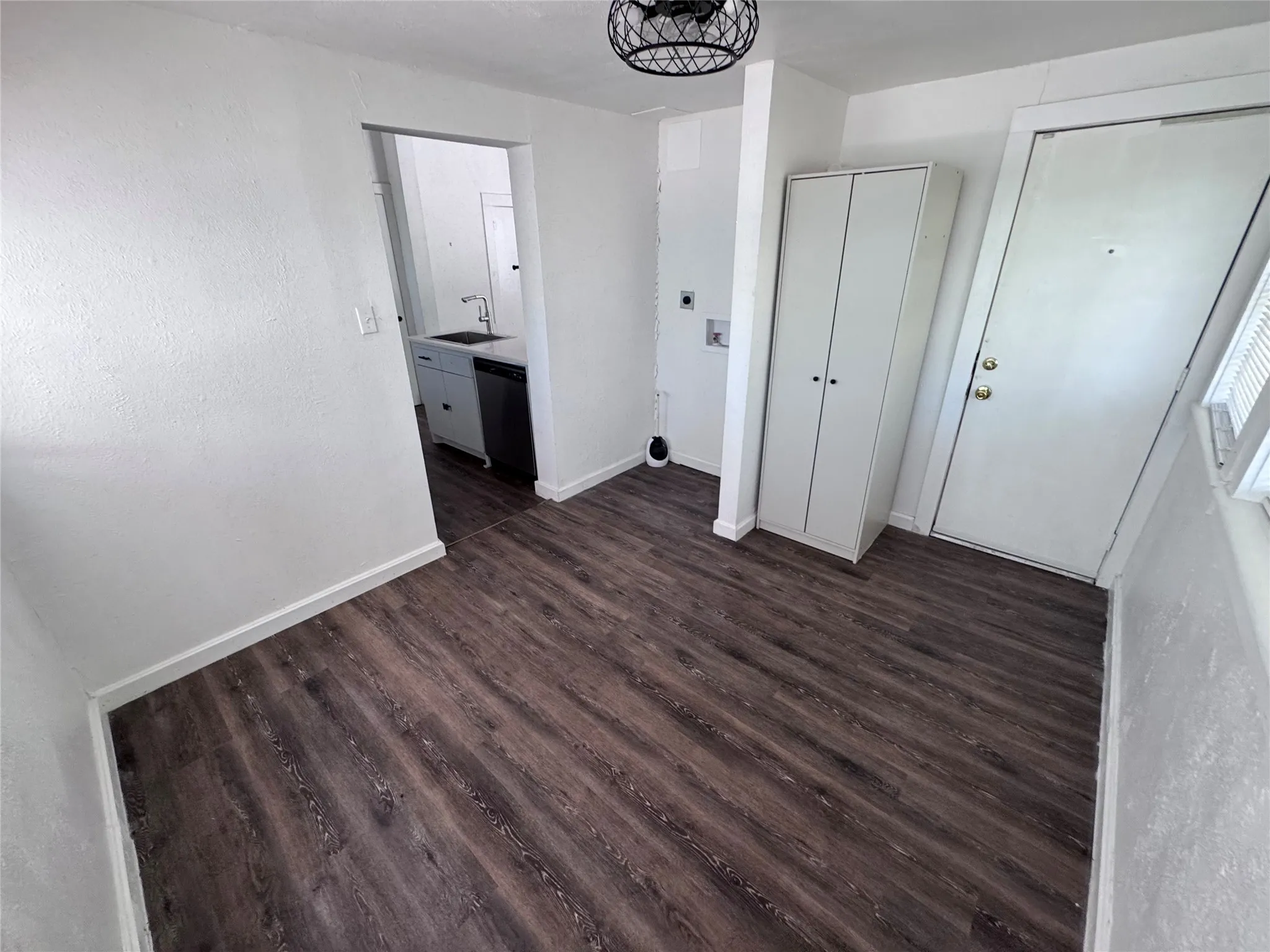 Duplex For Rent in Dallas County , 5619 Victor Street, Dallas, Texas 75214, 1 Bedroom, 1 Bathroom, Garage spaces, 800 Sqft, built in 1924, mls#21383011, Real Estate Agent in Dallas, Homes For Rent in Dallas county, Homes For Rent in Dallas, Realtor in Dallas Texas, Real Estate Brokerage Independent Realty Texas, Luminita Cordes Realtor