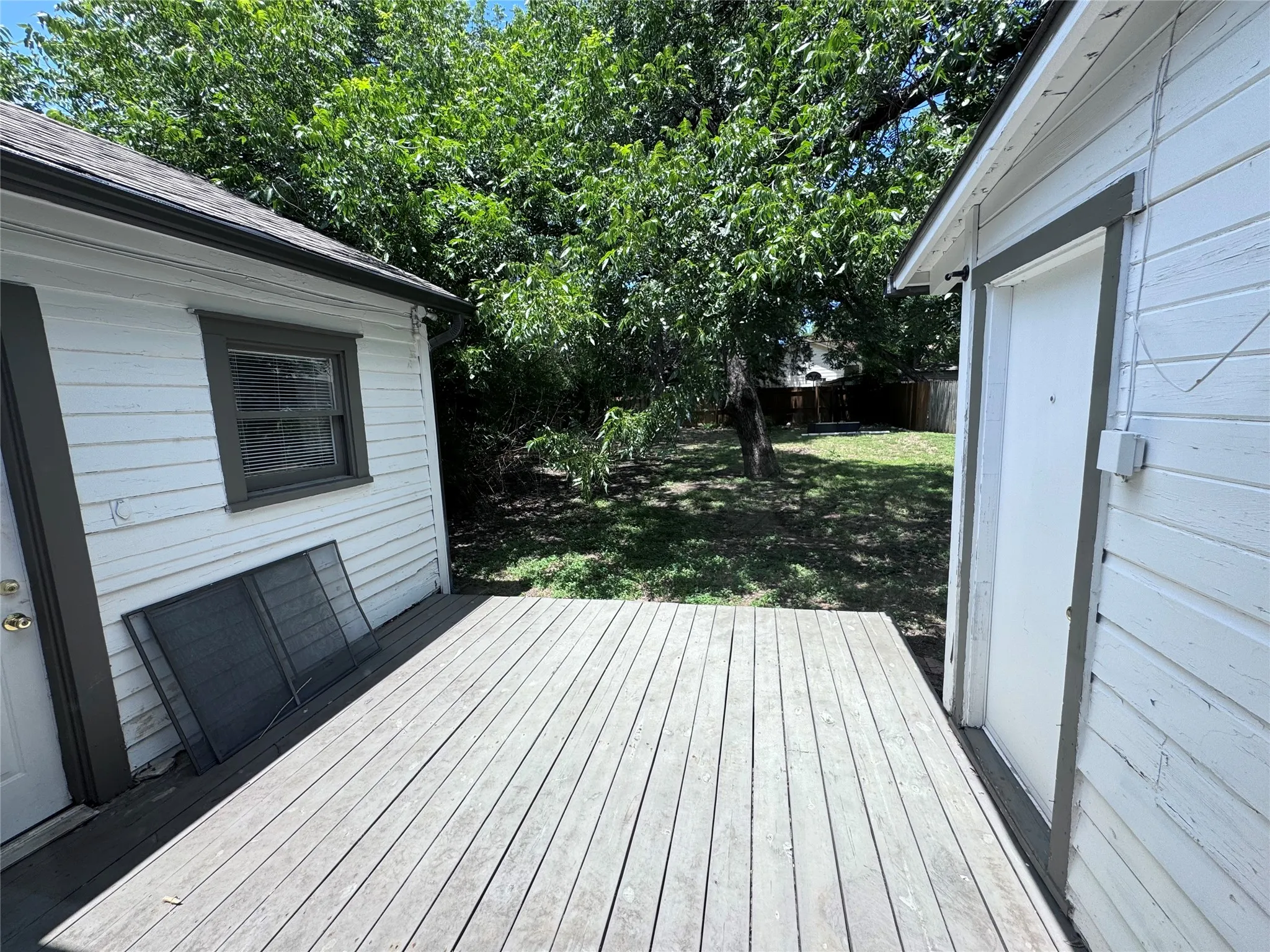 Duplex For Rent in Dallas County , 5619 Victor Street, Dallas, Texas 75214, 1 Bedroom, 1 Bathroom, Garage spaces, 800 Sqft, built in 1924, mls#21383011, Real Estate Agent in Dallas, Homes For Rent in Dallas county, Homes For Rent in Dallas, Realtor in Dallas Texas, Real Estate Brokerage Independent Realty Texas, Luminita Cordes Realtor