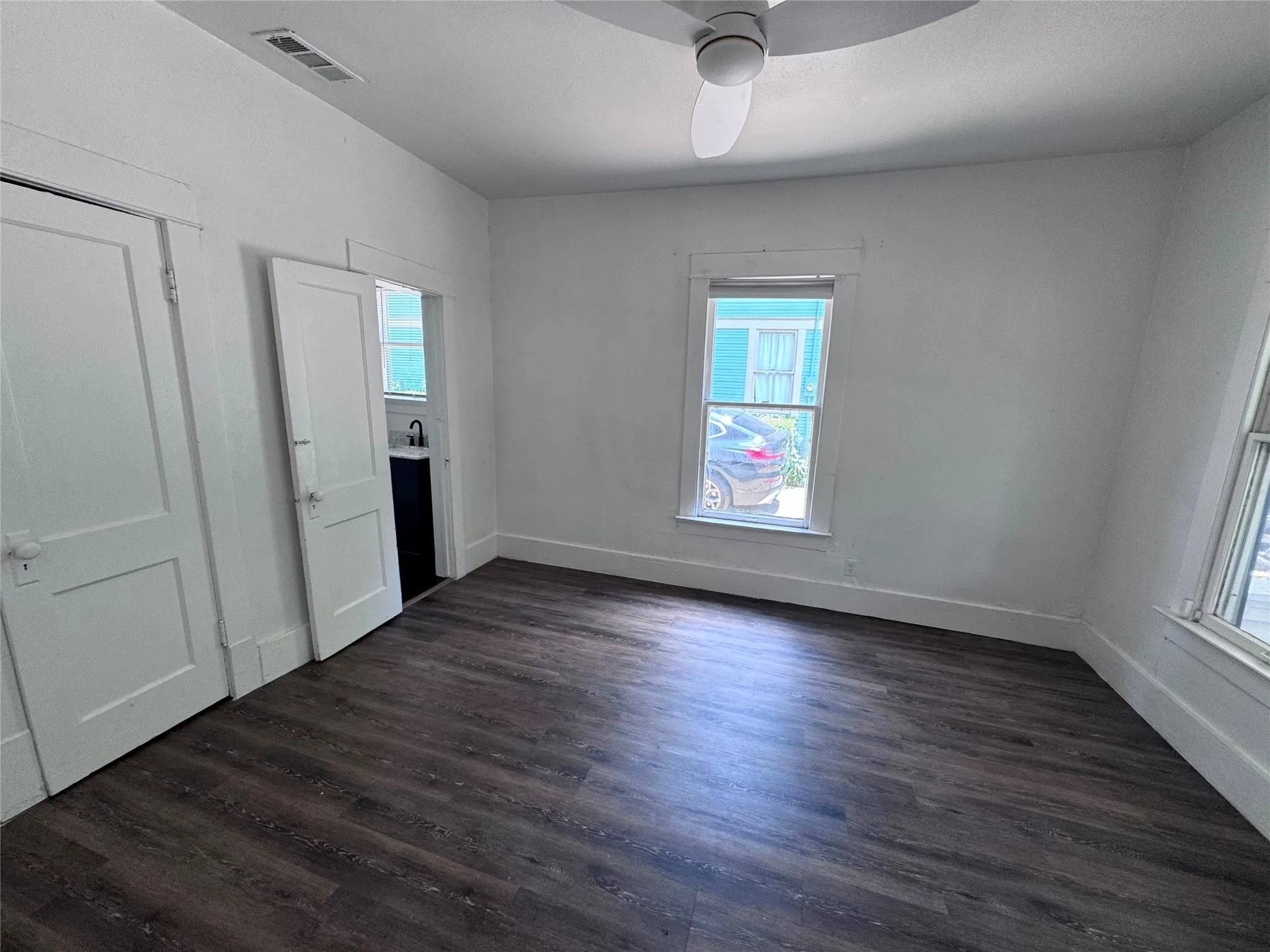 Duplex For Rent in Dallas County , 5619 Victor Street, Dallas, Texas 75214, 1 Bedroom, 1 Bathroom, Garage spaces, 800 Sqft, built in 1924, mls#21383011, Real Estate Agent in Dallas, Homes For Rent in Dallas county, Homes For Rent in Dallas, Realtor in Dallas Texas, Real Estate Brokerage Independent Realty Texas, Luminita Cordes Realtor