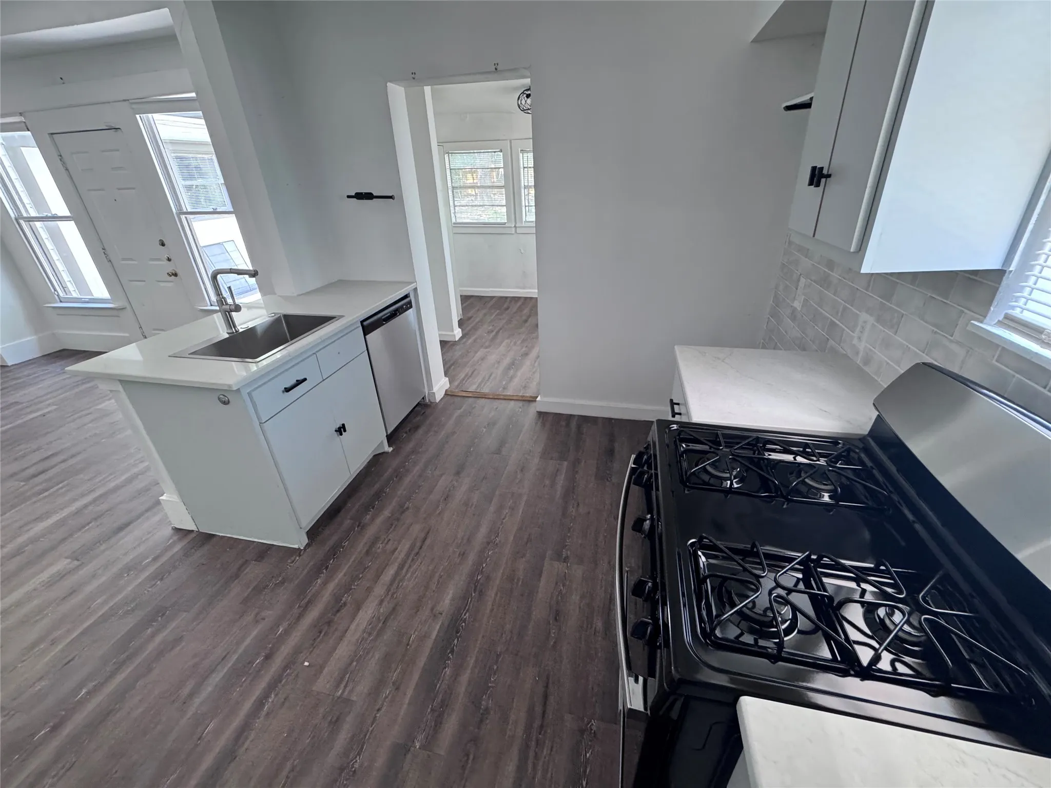 Duplex For Rent in Dallas County , 5619 Victor Street, Dallas, Texas 75214, 1 Bedroom, 1 Bathroom, Garage spaces, 800 Sqft, built in 1924, mls#21383011, Real Estate Agent in Dallas, Homes For Rent in Dallas county, Homes For Rent in Dallas, Realtor in Dallas Texas, Real Estate Brokerage Independent Realty Texas, Luminita Cordes Realtor