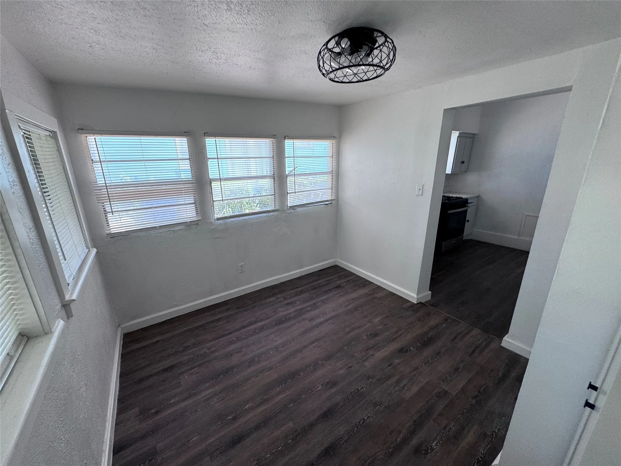 Duplex For Rent in Dallas County , 5619 Victor Street, Dallas, Texas 75214, 1 Bedroom, 1 Bathroom, Garage spaces, 800 Sqft, built in 1924, mls#21383011, Real Estate Agent in Dallas, Homes For Rent in Dallas county, Homes For Rent in Dallas, Realtor in Dallas Texas, Real Estate Brokerage Independent Realty Texas, Luminita Cordes Realtor