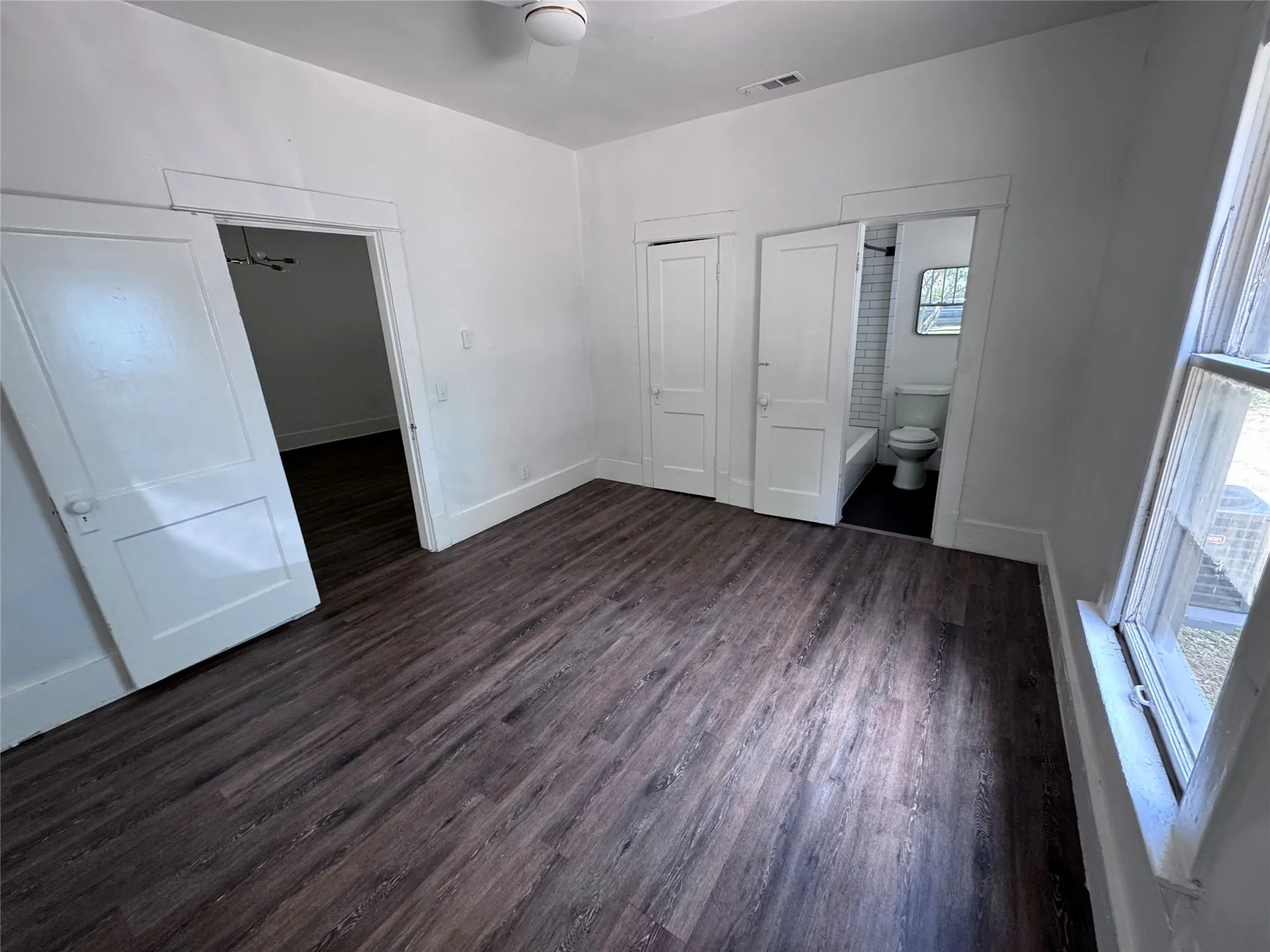 Duplex For Rent in Dallas County , 5619 Victor Street, Dallas, Texas 75214, 1 Bedroom, 1 Bathroom, Garage spaces, 800 Sqft, built in 1924, mls#21383011, Real Estate Agent in Dallas, Homes For Rent in Dallas county, Homes For Rent in Dallas, Realtor in Dallas Texas, Real Estate Brokerage Independent Realty Texas, Luminita Cordes Realtor