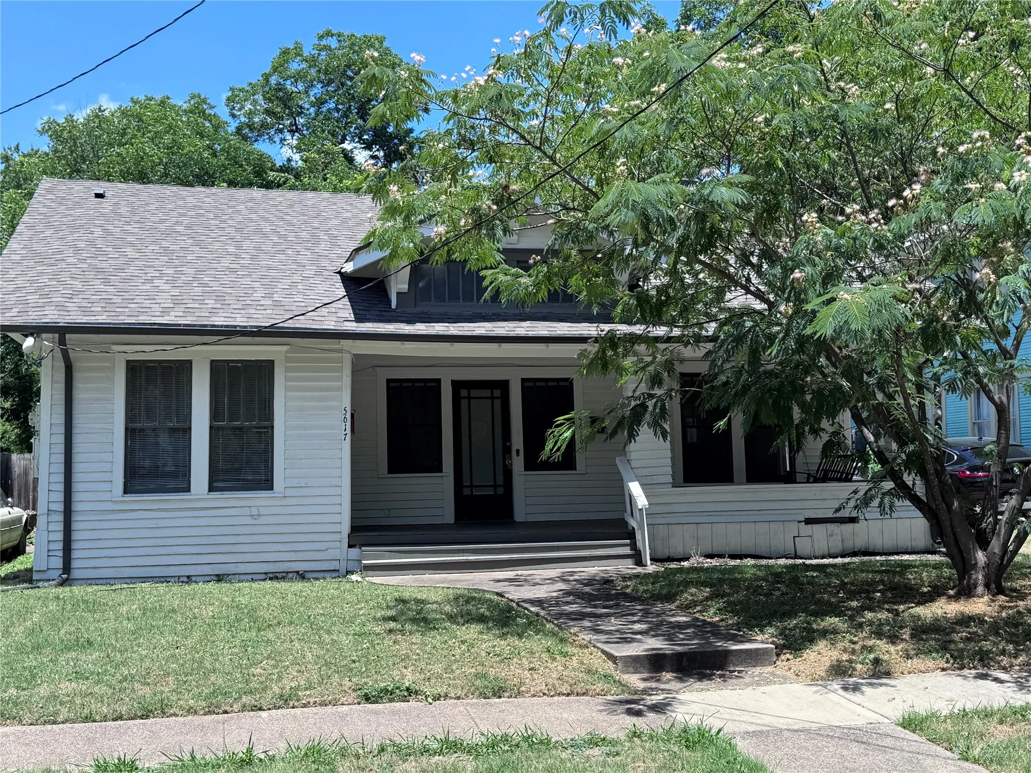 Duplex For Rent in Dallas County , 5619 Victor Street, Dallas, Texas 75214, 1 Bedroom, 1 Bathroom, Garage spaces, 800 Sqft, built in 1924, mls#21383011, Real Estate Agent in Dallas, Homes For Rent in Dallas county, Homes For Rent in Dallas, Realtor in Dallas Texas, Real Estate Brokerage Independent Realty Texas, Luminita Cordes Realtor