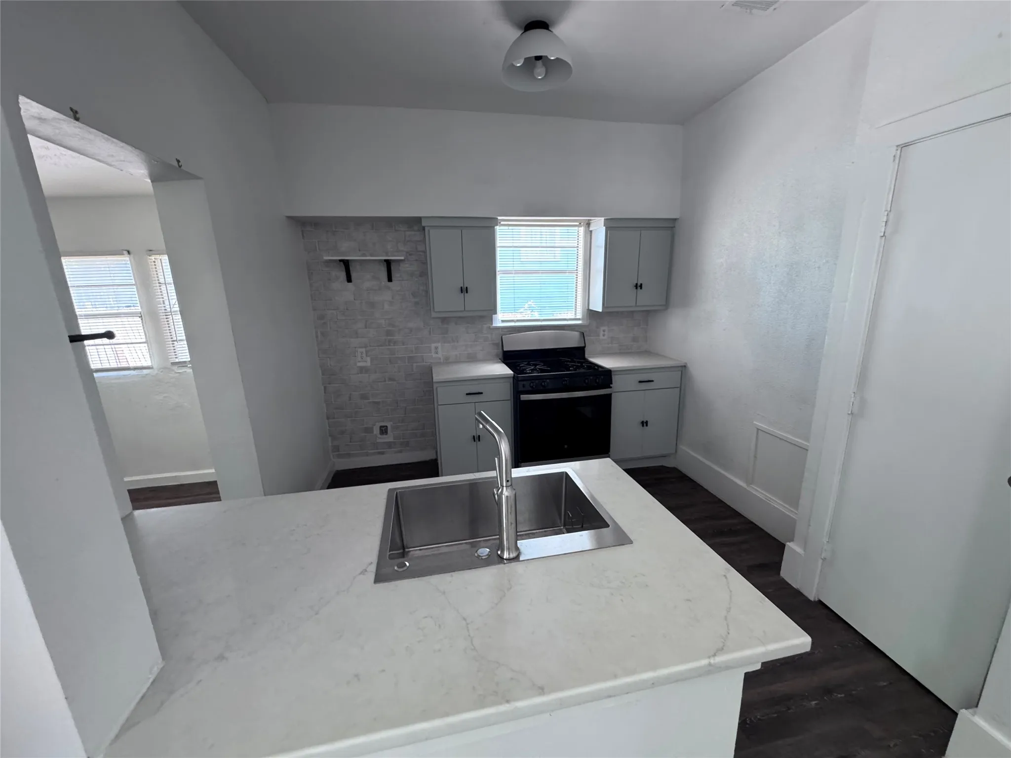 Duplex For Rent in Dallas County , 5619 Victor Street, Dallas, Texas 75214, 1 Bedroom, 1 Bathroom, Garage spaces, 800 Sqft, built in 1924, mls#21383011, Real Estate Agent in Dallas, Homes For Rent in Dallas county, Homes For Rent in Dallas, Realtor in Dallas Texas, Real Estate Brokerage Independent Realty Texas, Luminita Cordes Realtor