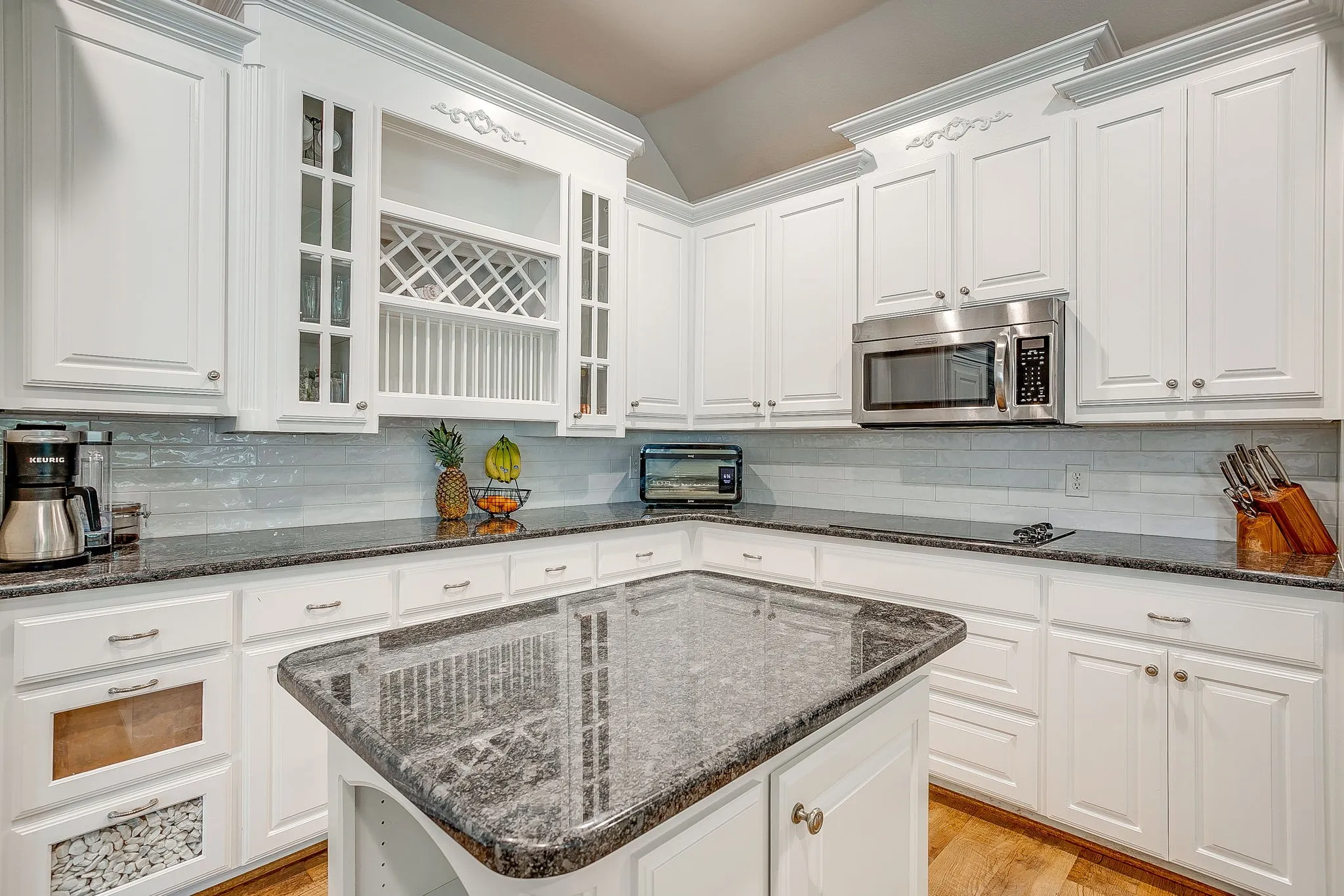 Single Family Residence For Sale in Tarrant County , 912 Thomas Crossing Drive, Fort Worth, Texas 76028, 4 Bedroom, 3 Bathroom, 2 Garage spaces, 3,160 Sqft, built in 1999, mls#21382800, Real Estate Agent in Fort Worth, Homes For Sale in Tarrant county, Homes For Sale in Fort Worth, Realtor in Fort Worth Texas, Real Estate Brokerage Independent Realty Texas, Luminita Cordes Realtor