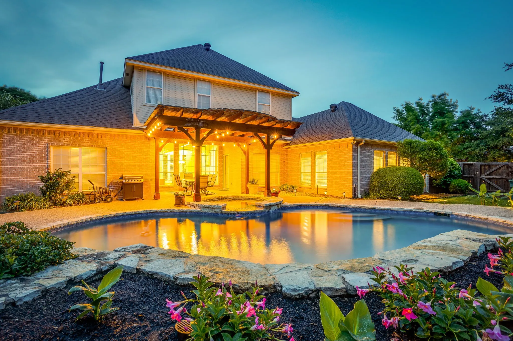 Single Family Residence For Sale in Tarrant County , 912 Thomas Crossing Drive, Fort Worth, Texas 76028, 4 Bedroom, 3 Bathroom, 2 Garage spaces, 3,160 Sqft, built in 1999, mls#21382800, Real Estate Agent in Fort Worth, Homes For Sale in Tarrant county, Homes For Sale in Fort Worth, Realtor in Fort Worth Texas, Real Estate Brokerage Independent Realty Texas, Luminita Cordes Realtor