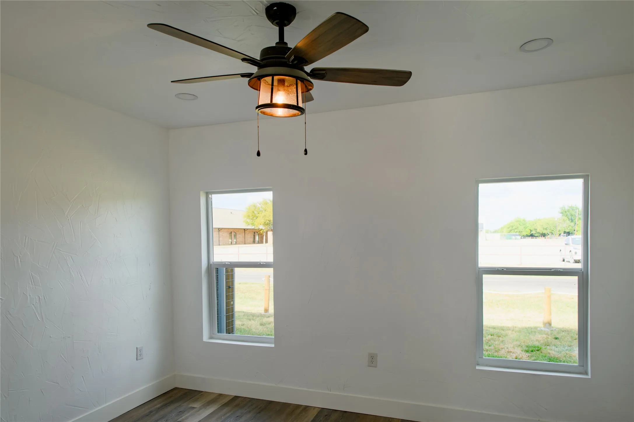 Single Family Residence For Sale in Grayson County , 4401 Elementary Drive, Southmayd, Texas 76268, 3 Bedroom, 2 Bathroom, 1 Garage spaces, 1,401 Sqft, built in 1920, mls#21383016, Real Estate Agent in Southmayd, Homes For Sale in Grayson county, Homes For Sale in Southmayd, Realtor in Southmayd Texas, Real Estate Brokerage Independent Realty Texas, Luminita Cordes Realtor