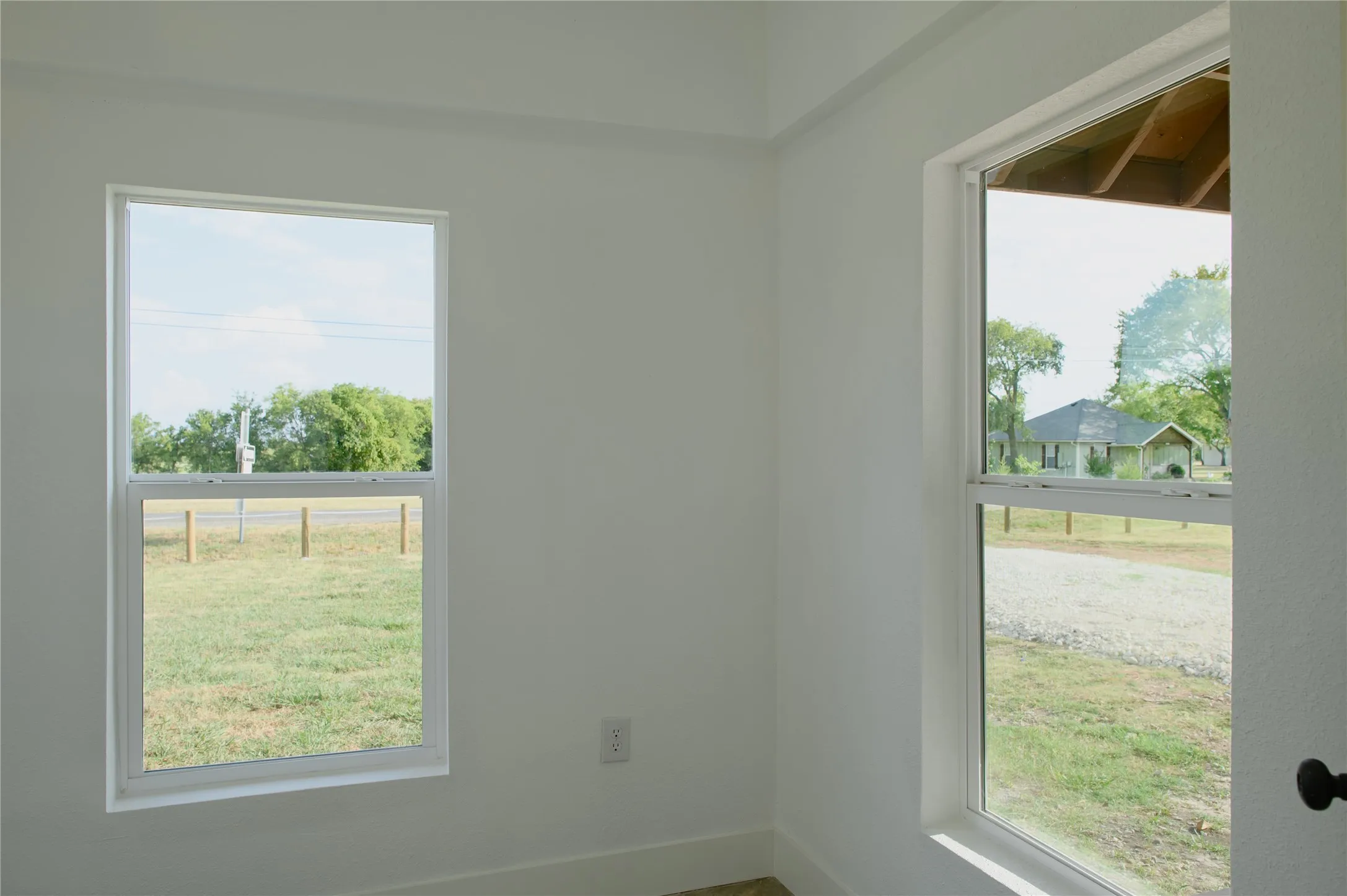 Single Family Residence For Sale in Grayson County , 4401 Elementary Drive, Southmayd, Texas 76268, 3 Bedroom, 2 Bathroom, 1 Garage spaces, 1,401 Sqft, built in 1920, mls#21383016, Real Estate Agent in Southmayd, Homes For Sale in Grayson county, Homes For Sale in Southmayd, Realtor in Southmayd Texas, Real Estate Brokerage Independent Realty Texas, Luminita Cordes Realtor