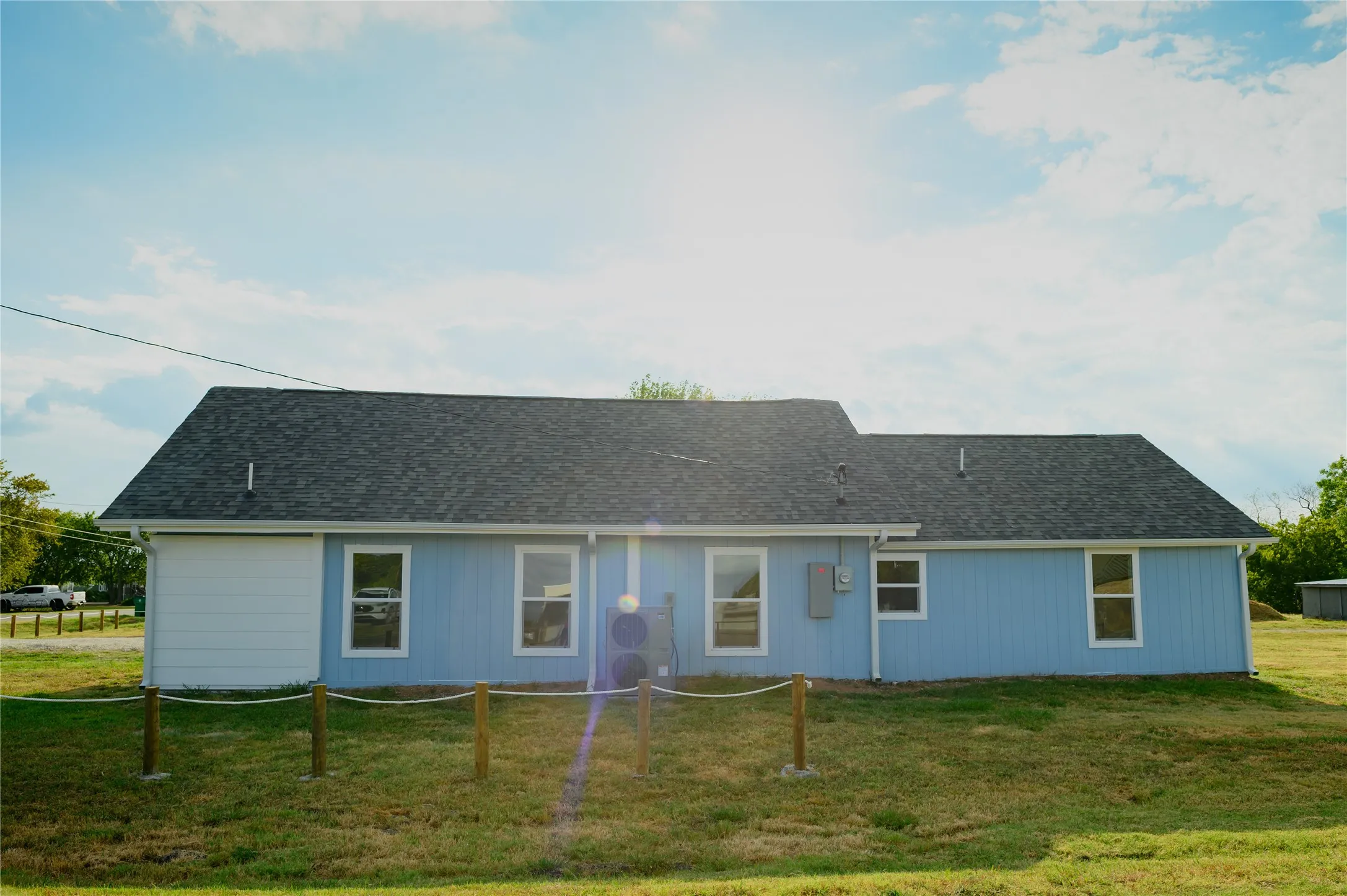 Single Family Residence For Sale in Grayson County , 4401 Elementary Drive, Southmayd, Texas 76268, 3 Bedroom, 2 Bathroom, 1 Garage spaces, 1,401 Sqft, built in 1920, mls#21383016, Real Estate Agent in Southmayd, Homes For Sale in Grayson county, Homes For Sale in Southmayd, Realtor in Southmayd Texas, Real Estate Brokerage Independent Realty Texas, Luminita Cordes Realtor