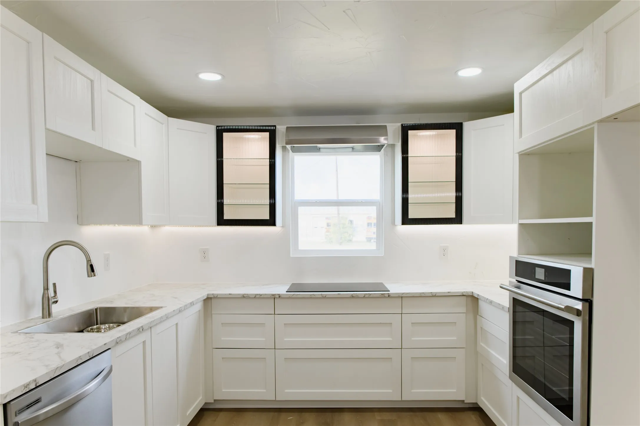 Single Family Residence For Sale in Grayson County , 4401 Elementary Drive, Southmayd, Texas 76268, 3 Bedroom, 2 Bathroom, 1 Garage spaces, 1,401 Sqft, built in 1920, mls#21383016, Real Estate Agent in Southmayd, Homes For Sale in Grayson county, Homes For Sale in Southmayd, Realtor in Southmayd Texas, Real Estate Brokerage Independent Realty Texas, Luminita Cordes Realtor