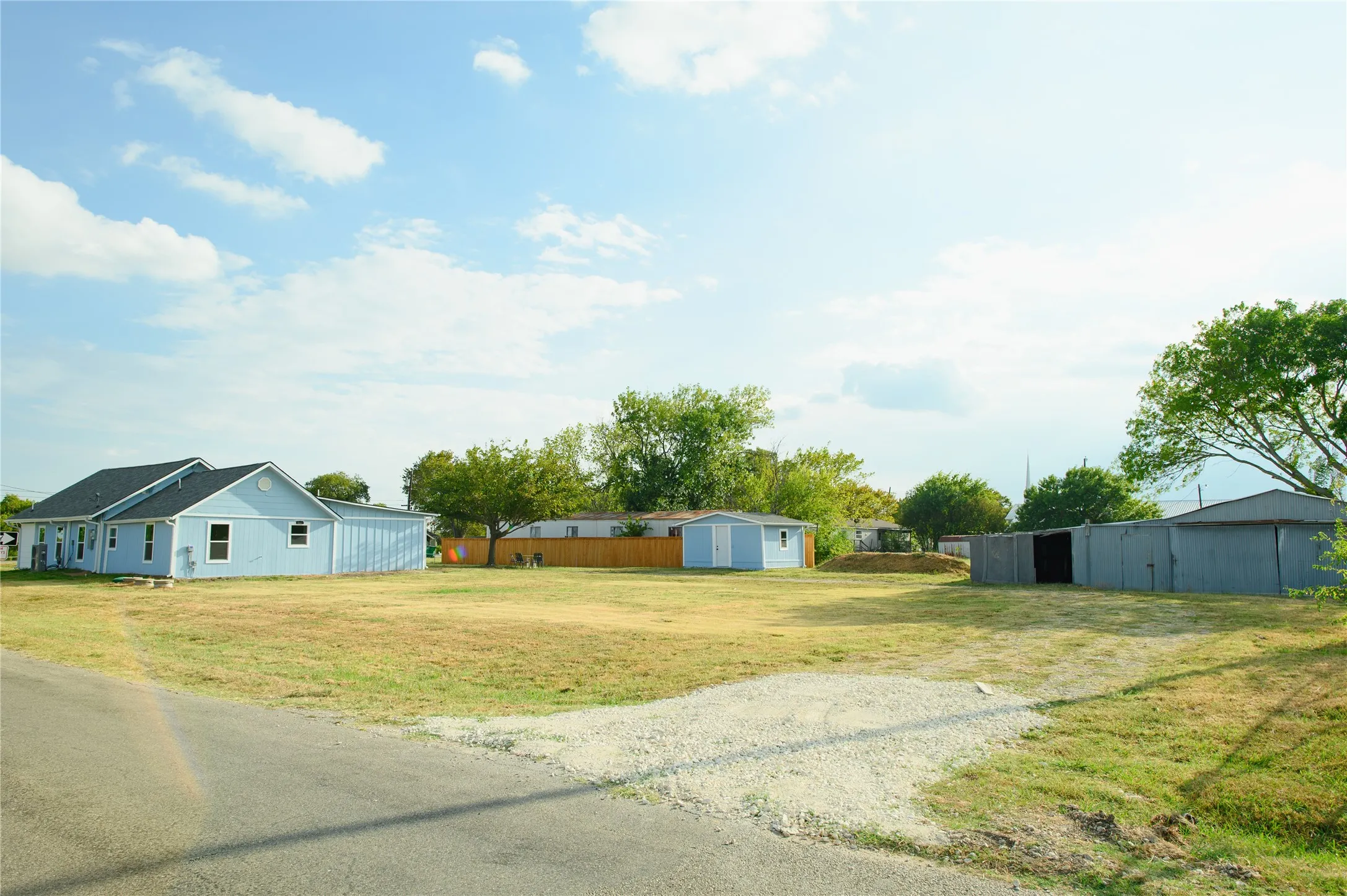 Single Family Residence For Sale in Grayson County , 4401 Elementary Drive, Southmayd, Texas 76268, 3 Bedroom, 2 Bathroom, 1 Garage spaces, 1,401 Sqft, built in 1920, mls#21383016, Real Estate Agent in Southmayd, Homes For Sale in Grayson county, Homes For Sale in Southmayd, Realtor in Southmayd Texas, Real Estate Brokerage Independent Realty Texas, Luminita Cordes Realtor
