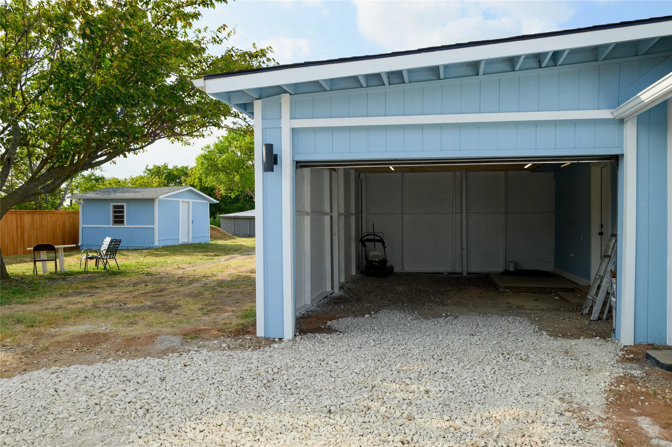 Single Family Residence For Sale in Grayson County , 4401 Elementary Drive, Southmayd, Texas 76268, 3 Bedroom, 2 Bathroom, 1 Garage spaces, 1,401 Sqft, built in 1920, mls#21383016, Real Estate Agent in Southmayd, Homes For Sale in Grayson county, Homes For Sale in Southmayd, Realtor in Southmayd Texas, Real Estate Brokerage Independent Realty Texas, Luminita Cordes Realtor