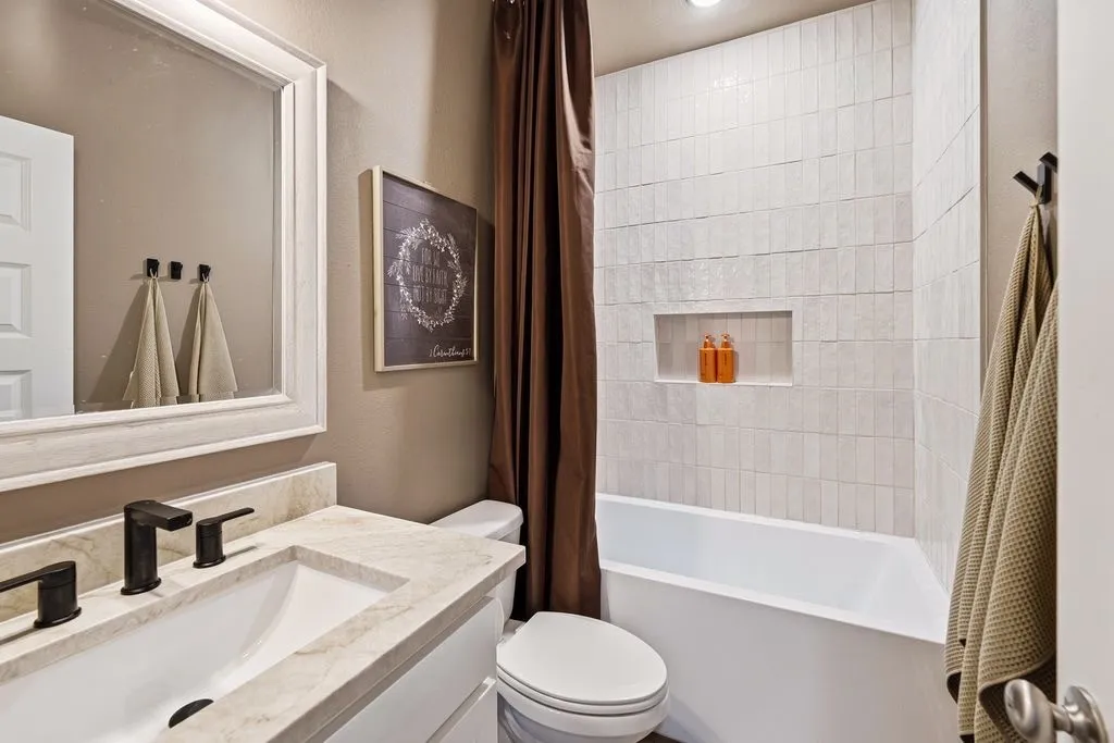 Single Family Residence For Sale in Johnson County , 8001 County Road 109, Alvarado, Texas 76009, 3 Bedroom, 2 Bathroom, 2 Garage spaces, 1,343 Sqft, built in 2019, mls#21382676, Real Estate Agent in Alvarado, Homes For Sale in Johnson county, Homes For Sale in Alvarado, Realtor in Alvarado Texas, Real Estate Brokerage Independent Realty Texas, Luminita Cordes Realtor
