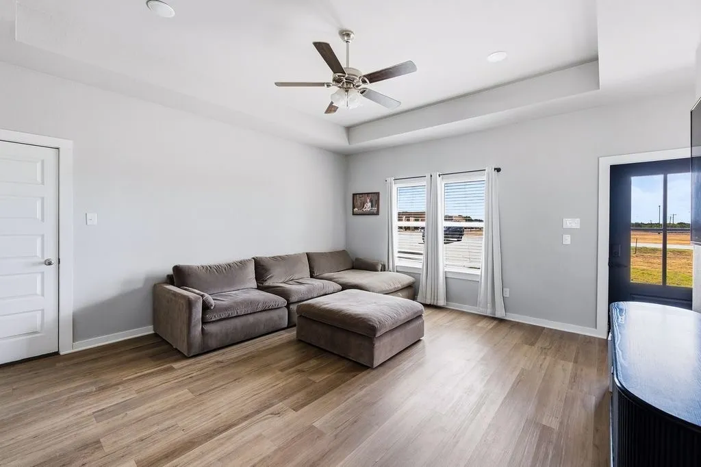 Single Family Residence For Sale in Johnson County , 8001 County Road 109, Alvarado, Texas 76009, 3 Bedroom, 2 Bathroom, 2 Garage spaces, 1,343 Sqft, built in 2019, mls#21382676, Real Estate Agent in Alvarado, Homes For Sale in Johnson county, Homes For Sale in Alvarado, Realtor in Alvarado Texas, Real Estate Brokerage Independent Realty Texas, Luminita Cordes Realtor