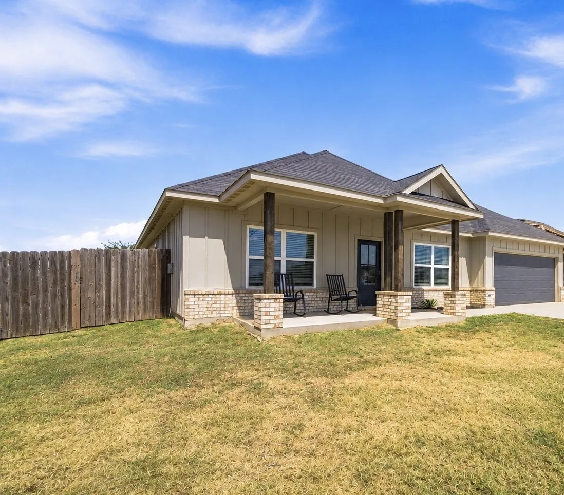 Single Family Residence For Sale in Johnson County , 8001 County Road 109, Alvarado, Texas 76009, 3 Bedroom, 2 Bathroom, 2 Garage spaces, 1,343 Sqft, built in 2019, mls#21382676, Real Estate Agent in Alvarado, Homes For Sale in Johnson county, Homes For Sale in Alvarado, Realtor in Alvarado Texas, Real Estate Brokerage Independent Realty Texas, Luminita Cordes Realtor