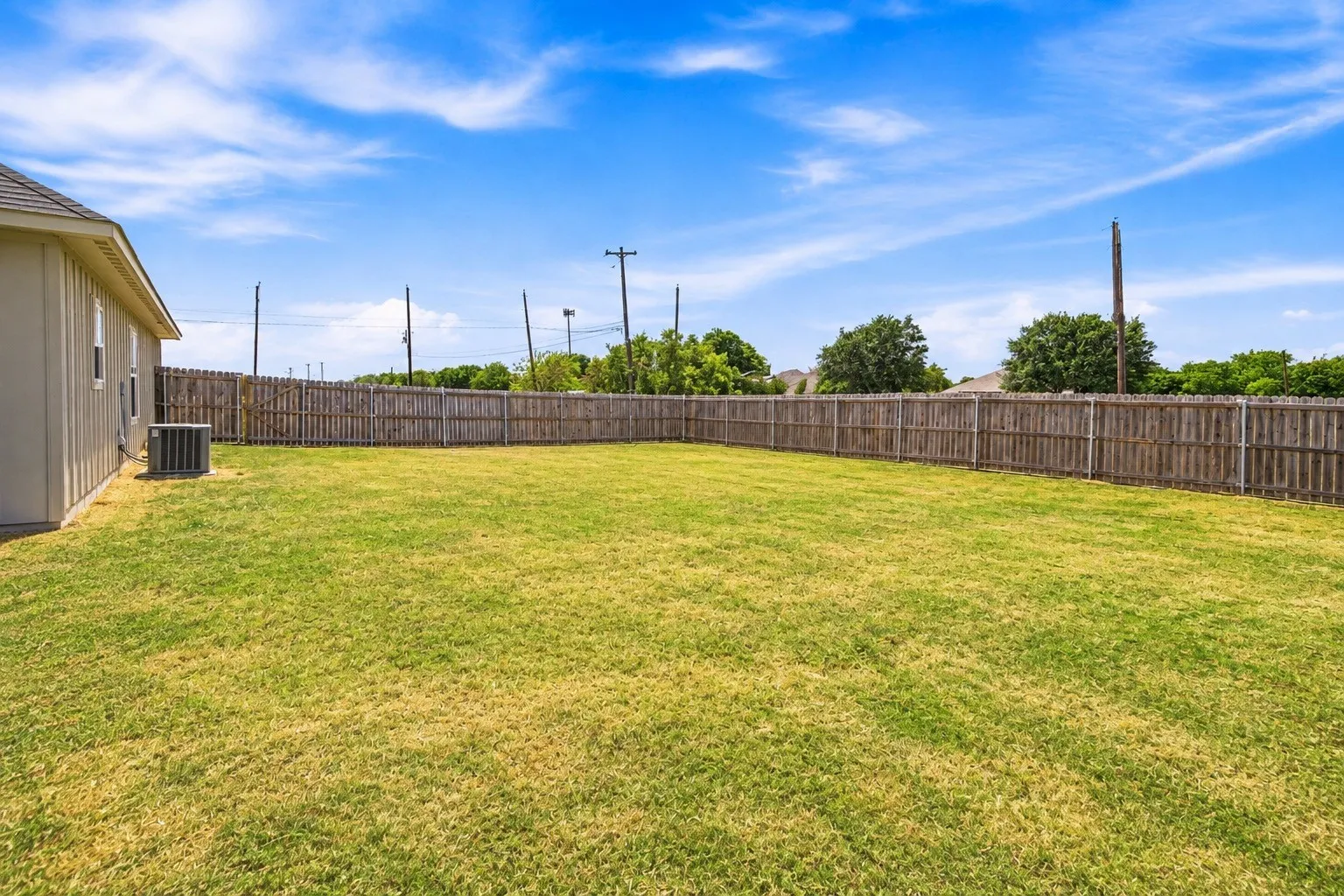 Single Family Residence For Sale in Johnson County , 8001 County Road 109, Alvarado, Texas 76009, 3 Bedroom, 2 Bathroom, 2 Garage spaces, 1,343 Sqft, built in 2019, mls#21382676, Real Estate Agent in Alvarado, Homes For Sale in Johnson county, Homes For Sale in Alvarado, Realtor in Alvarado Texas, Real Estate Brokerage Independent Realty Texas, Luminita Cordes Realtor