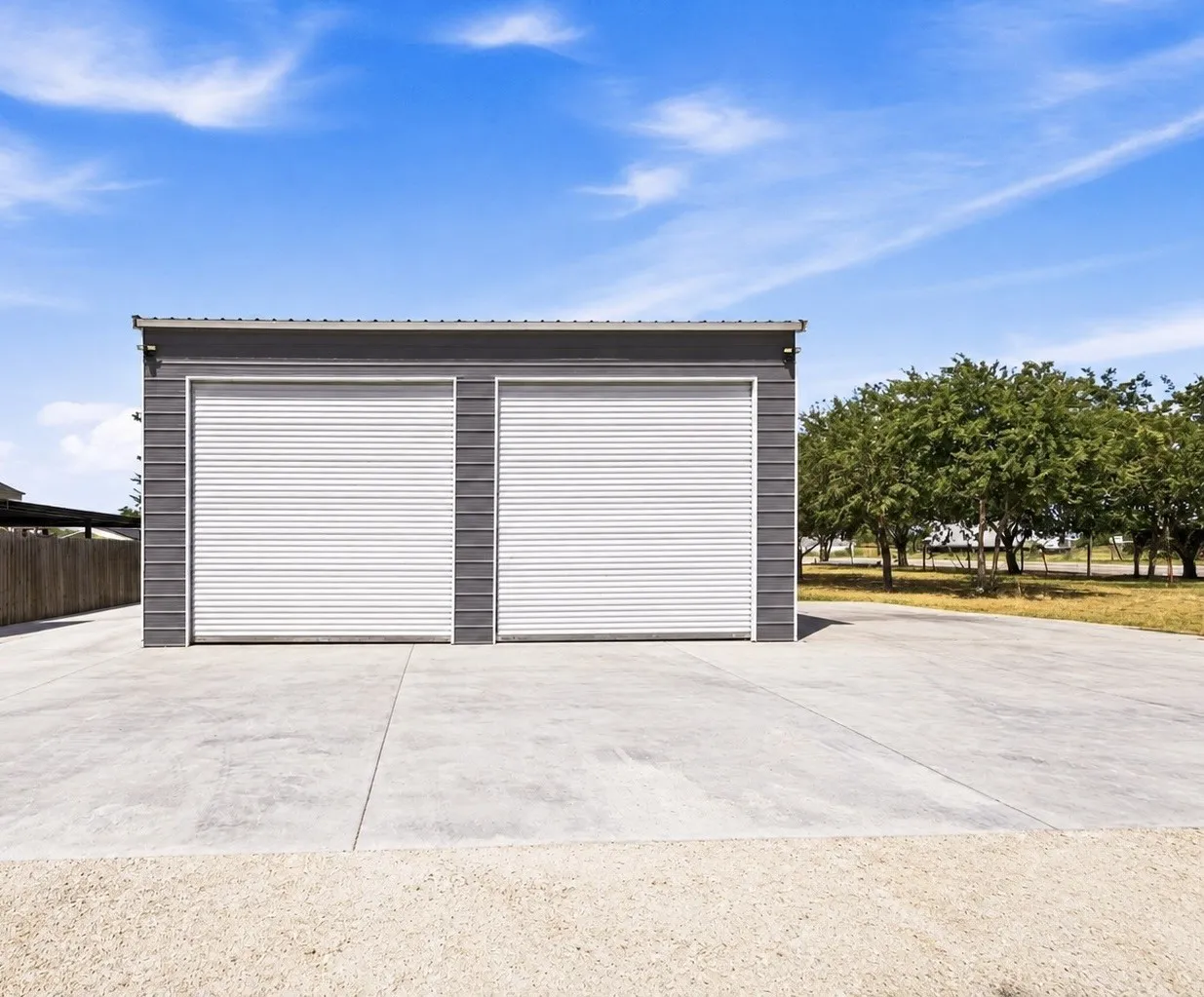 Single Family Residence For Sale in Johnson County , 8001 County Road 109, Alvarado, Texas 76009, 3 Bedroom, 2 Bathroom, 2 Garage spaces, 1,343 Sqft, built in 2019, mls#21382676, Real Estate Agent in Alvarado, Homes For Sale in Johnson county, Homes For Sale in Alvarado, Realtor in Alvarado Texas, Real Estate Brokerage Independent Realty Texas, Luminita Cordes Realtor