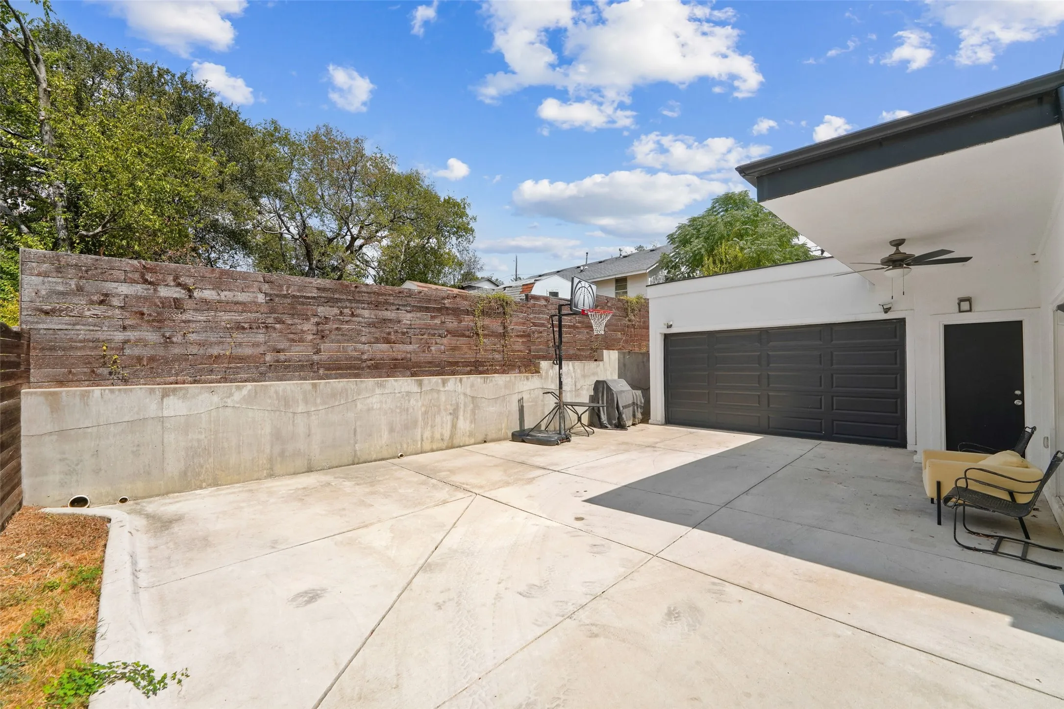 Single Family Residence For Sale in Dallas County , 5405 N Arcadia Drive, Dallas, Texas 75211, 4 Bedroom, 3 Bathroom, Garage spaces, 2,082 Sqft, built in 2021, mls#21382717, Real Estate Agent in Dallas, Homes For Sale in Dallas county, Homes For Sale in Dallas, Realtor in Dallas Texas, Real Estate Brokerage Independent Realty Texas, Luminita Cordes Realtor