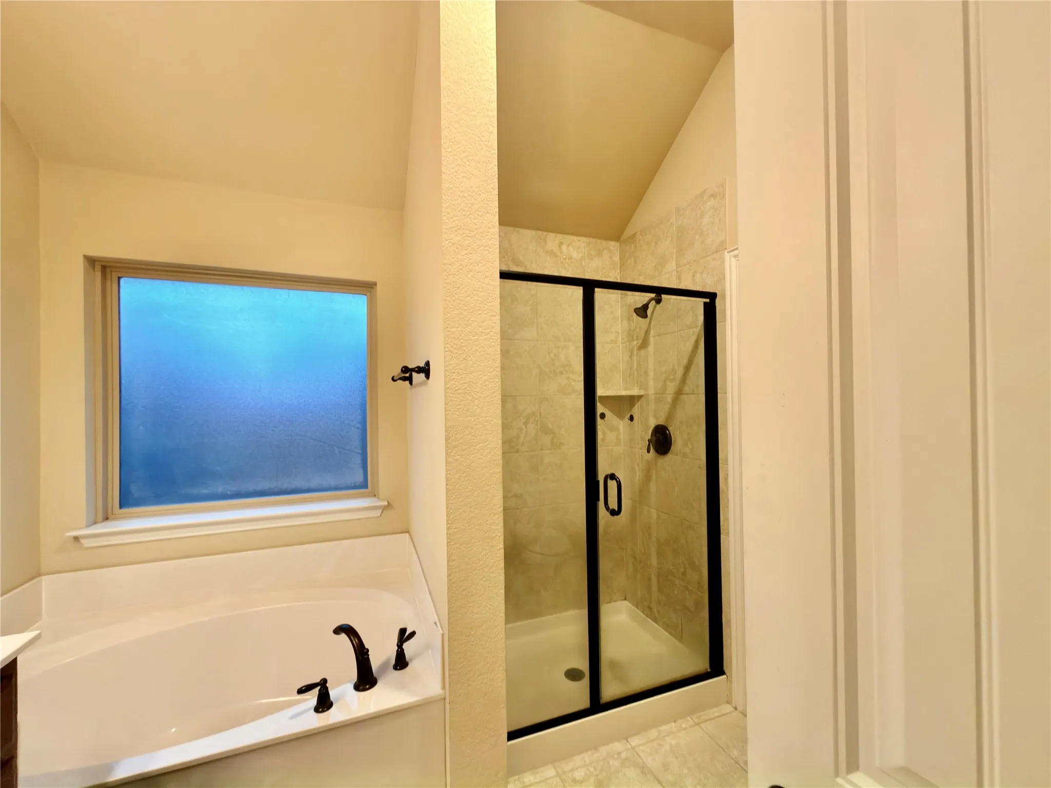Single Family Residence For Sale in Tarrant County , 7421 Innisbrook Lane, Fort Worth, Texas 76179, 4 Bedroom, 2 Bathroom, 2 Garage spaces, 2,073 Sqft, built in 2015, mls#21383039, Real Estate Agent in Fort Worth, Homes For Sale in Tarrant county, Homes For Sale in Fort Worth, Realtor in Fort Worth Texas, Real Estate Brokerage Independent Realty Texas, Luminita Cordes Realtor