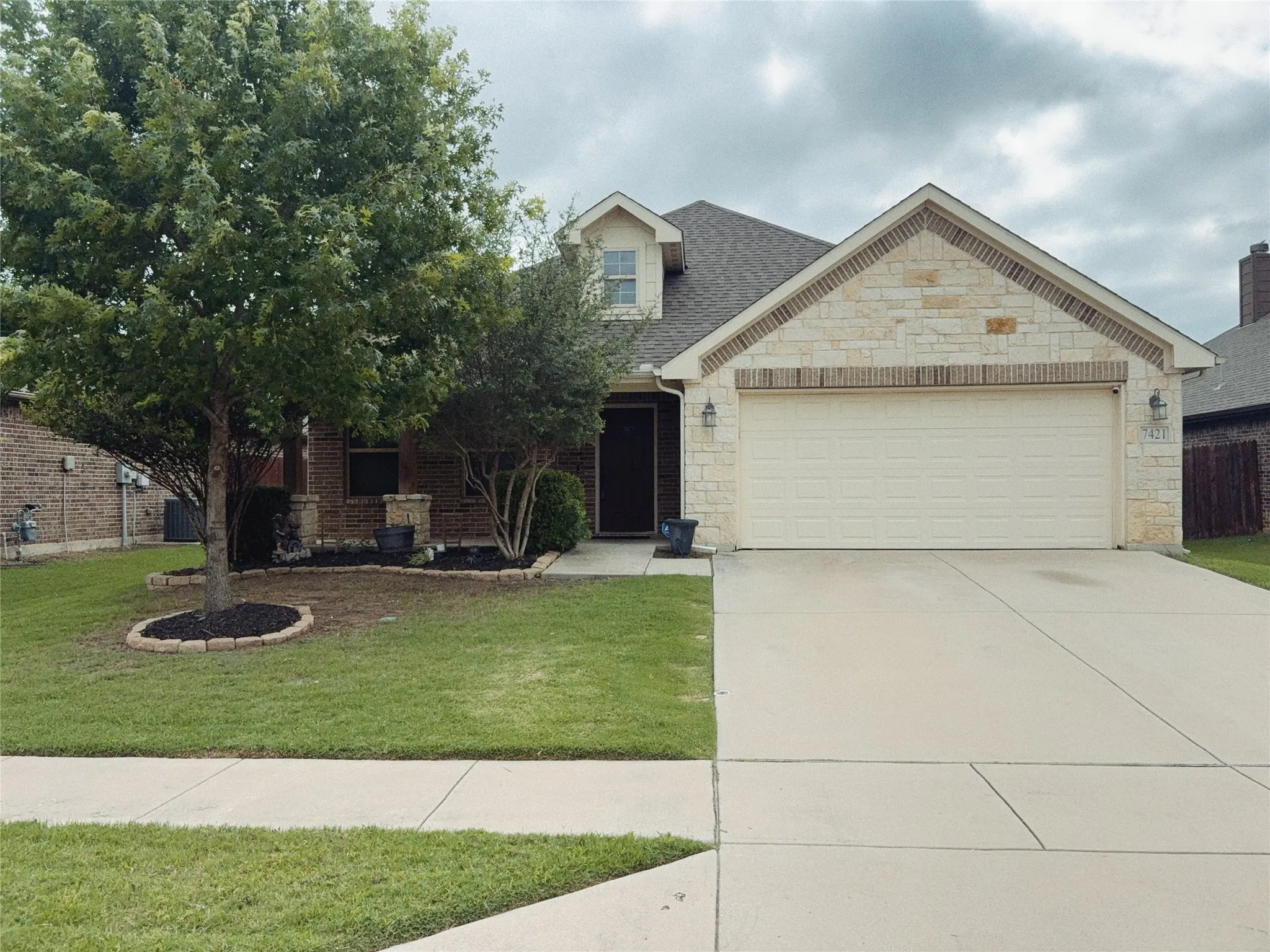 Single Family Residence For Sale in Tarrant County , 7421 Innisbrook Lane, Fort Worth, Texas 76179, 4 Bedroom, 2 Bathroom, 2 Garage spaces, 2,073 Sqft, built in 2015, mls#21383039, Real Estate Agent in Fort Worth, Homes For Sale in Tarrant county, Homes For Sale in Fort Worth, Realtor in Fort Worth Texas, Real Estate Brokerage Independent Realty Texas, Luminita Cordes Realtor