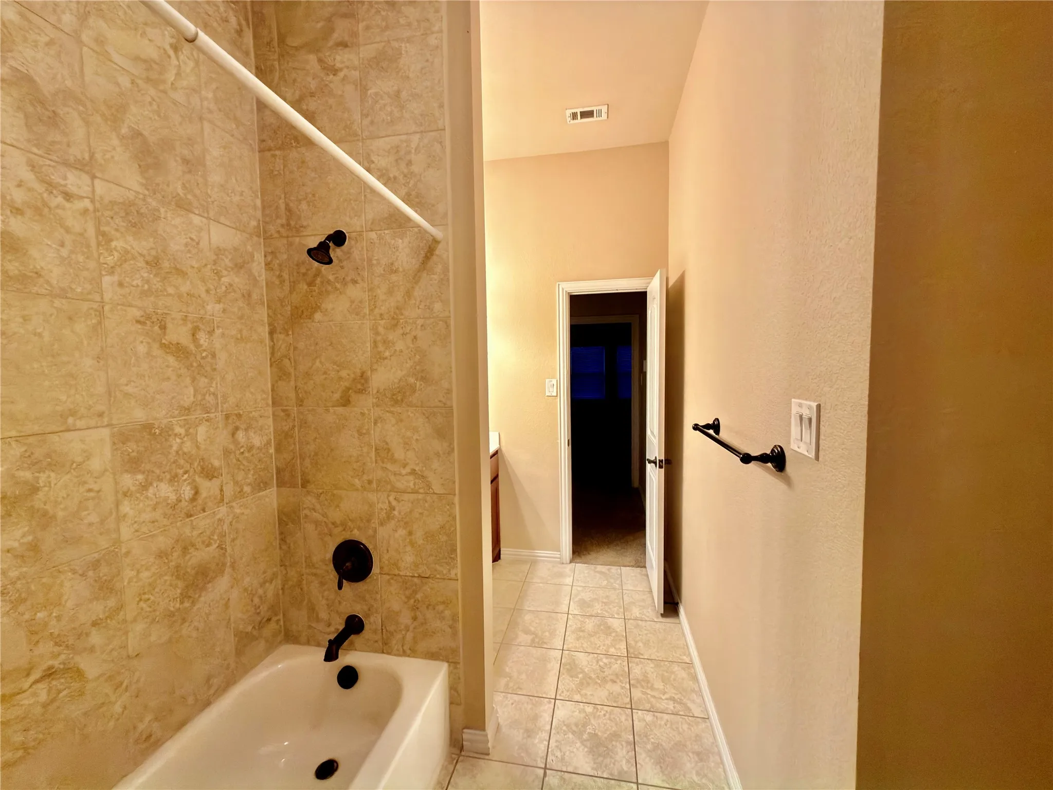 Single Family Residence For Sale in Tarrant County , 7421 Innisbrook Lane, Fort Worth, Texas 76179, 4 Bedroom, 2 Bathroom, 2 Garage spaces, 2,073 Sqft, built in 2015, mls#21383039, Real Estate Agent in Fort Worth, Homes For Sale in Tarrant county, Homes For Sale in Fort Worth, Realtor in Fort Worth Texas, Real Estate Brokerage Independent Realty Texas, Luminita Cordes Realtor