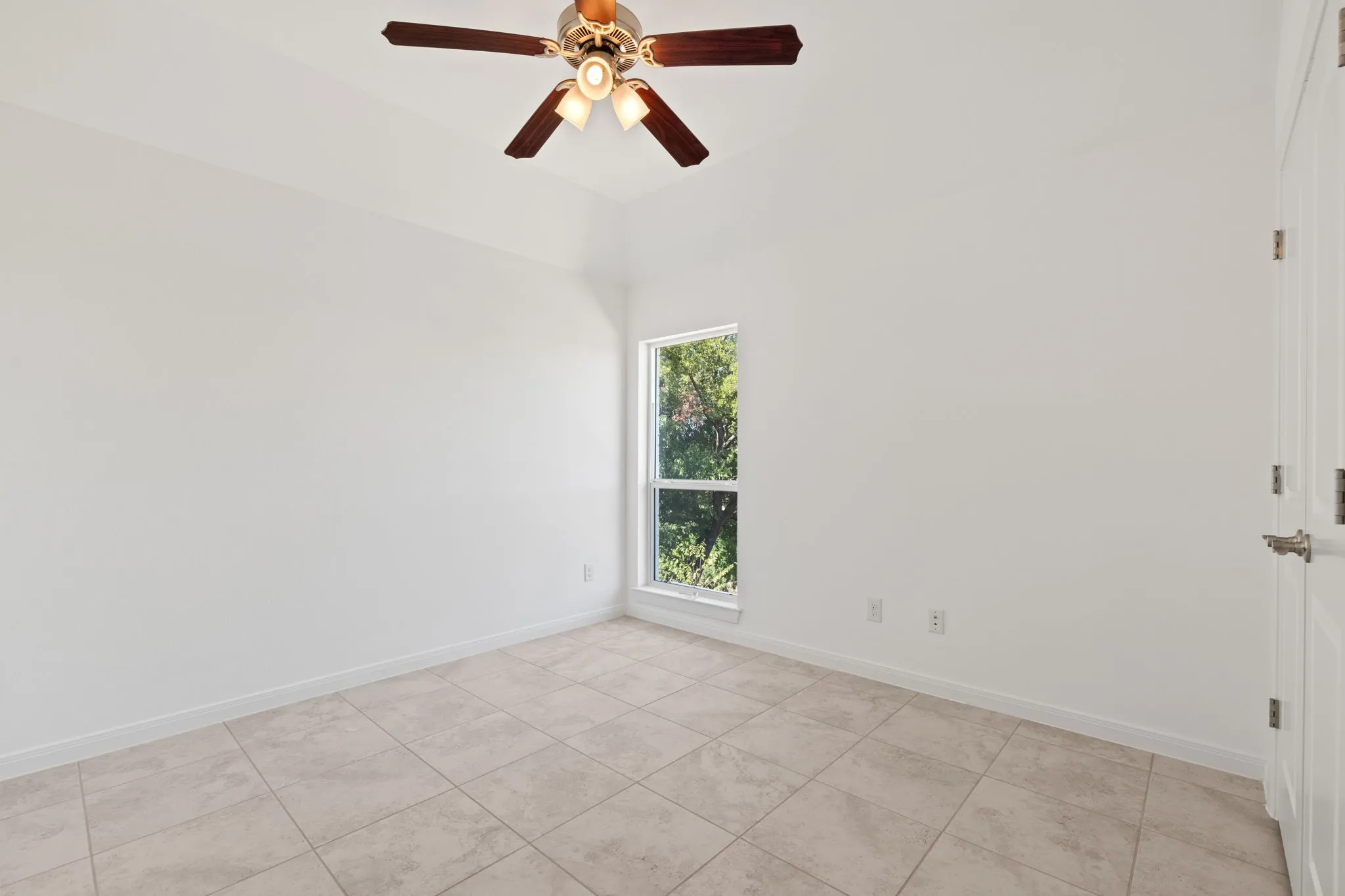 Single Family Residence For Sale in Dallas County , 3648 Bluegrass Drive, Grand Prairie, Texas 75052, 4 Bedroom, 3 Bathroom, 2 Garage spaces, 2,208 Sqft, built in 2018, mls#21382937, Real Estate Agent in Grand Prairie, Homes For Sale in Dallas county, Homes For Sale in Grand Prairie, Realtor in Grand Prairie Texas, Real Estate Brokerage Independent Realty Texas, Luminita Cordes Realtor