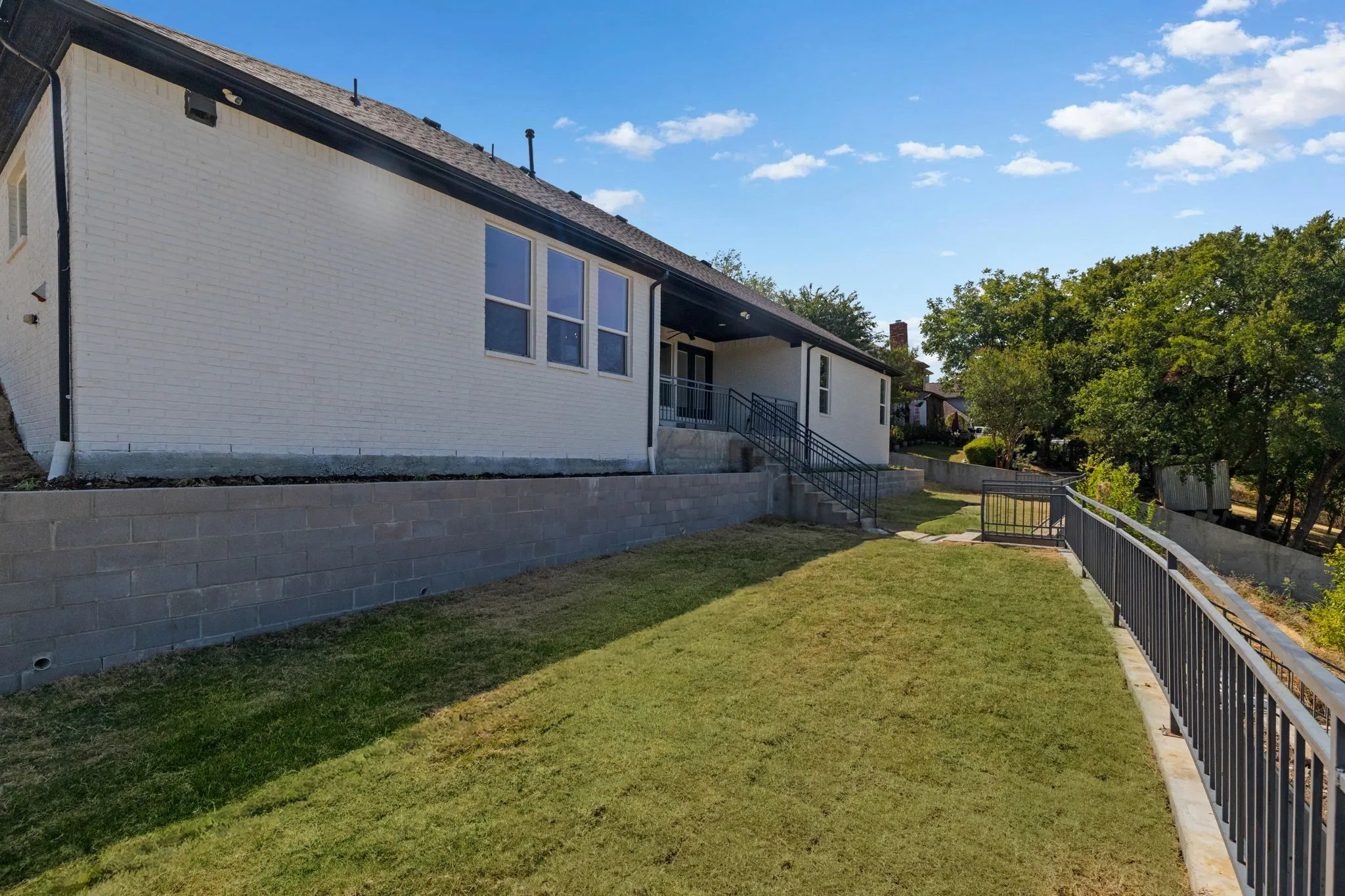 Single Family Residence For Sale in Dallas County , 3648 Bluegrass Drive, Grand Prairie, Texas 75052, 4 Bedroom, 3 Bathroom, 2 Garage spaces, 2,208 Sqft, built in 2018, mls#21382937, Real Estate Agent in Grand Prairie, Homes For Sale in Dallas county, Homes For Sale in Grand Prairie, Realtor in Grand Prairie Texas, Real Estate Brokerage Independent Realty Texas, Luminita Cordes Realtor