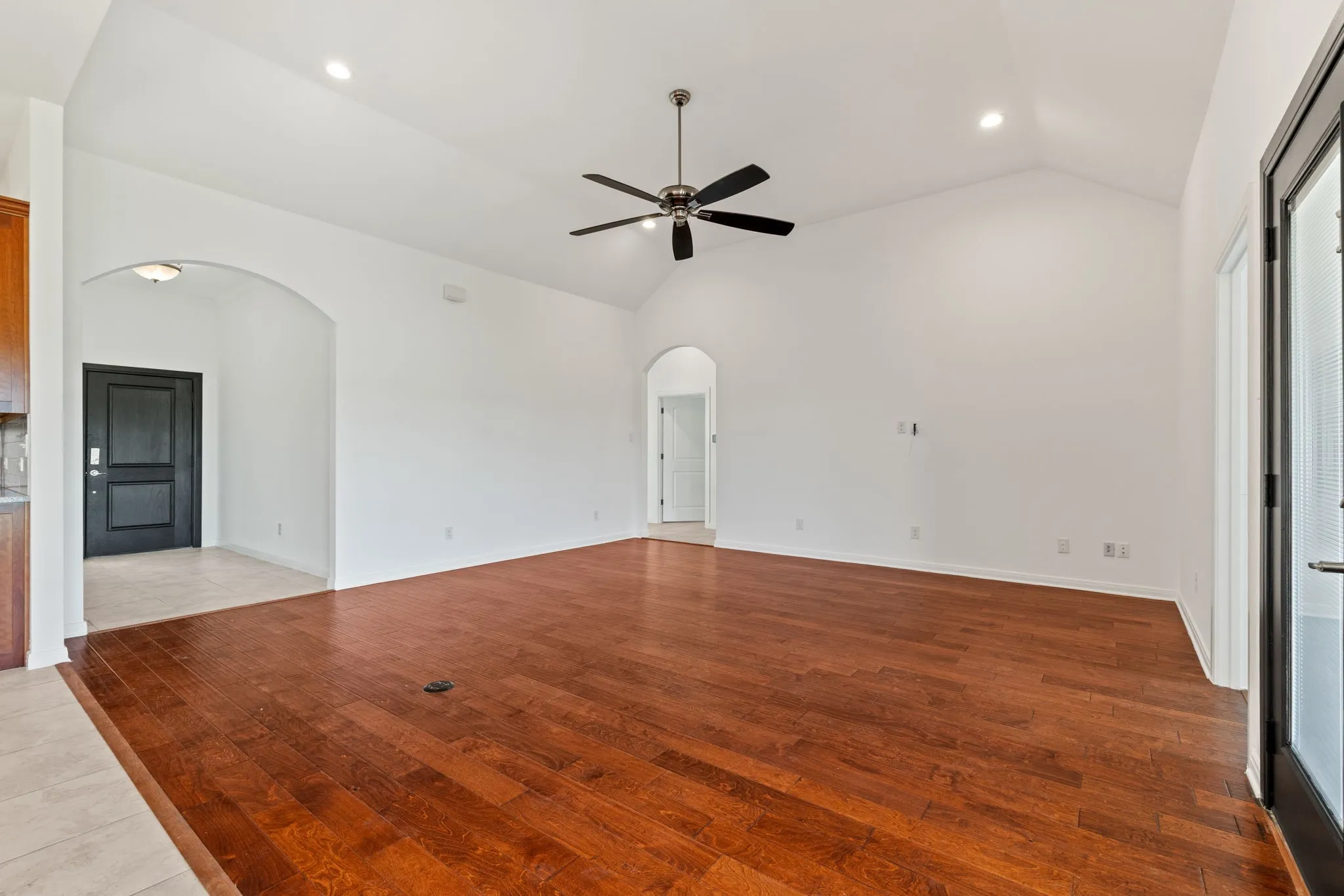 Single Family Residence For Sale in Dallas County , 3648 Bluegrass Drive, Grand Prairie, Texas 75052, 4 Bedroom, 3 Bathroom, 2 Garage spaces, 2,208 Sqft, built in 2018, mls#21382937, Real Estate Agent in Grand Prairie, Homes For Sale in Dallas county, Homes For Sale in Grand Prairie, Realtor in Grand Prairie Texas, Real Estate Brokerage Independent Realty Texas, Luminita Cordes Realtor