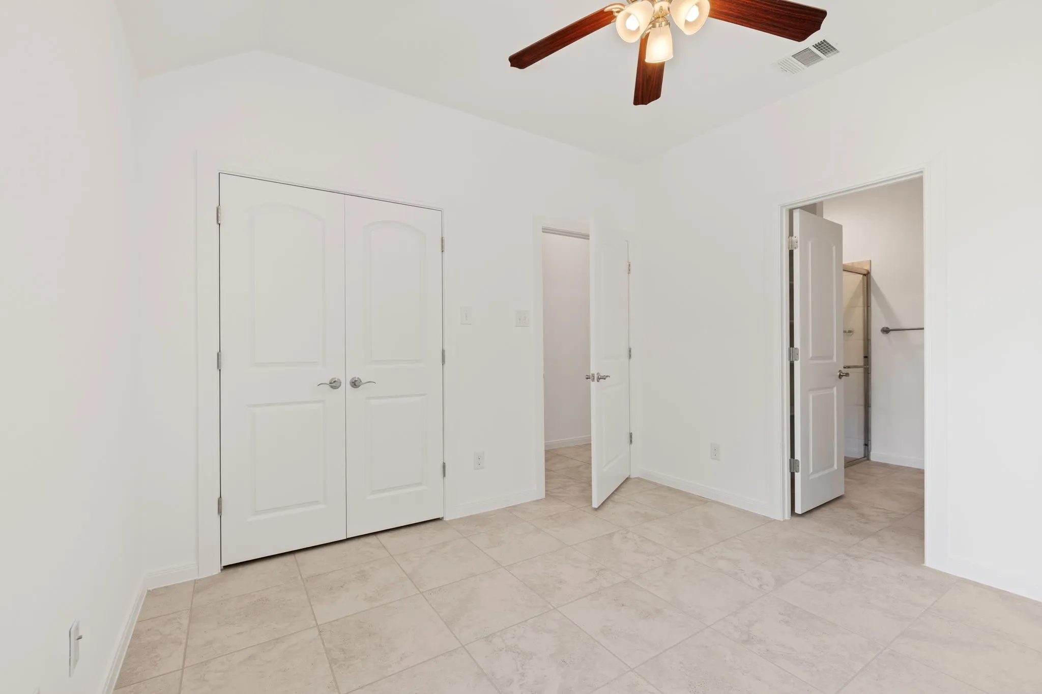 Single Family Residence For Sale in Dallas County , 3648 Bluegrass Drive, Grand Prairie, Texas 75052, 4 Bedroom, 3 Bathroom, 2 Garage spaces, 2,208 Sqft, built in 2018, mls#21382937, Real Estate Agent in Grand Prairie, Homes For Sale in Dallas county, Homes For Sale in Grand Prairie, Realtor in Grand Prairie Texas, Real Estate Brokerage Independent Realty Texas, Luminita Cordes Realtor
