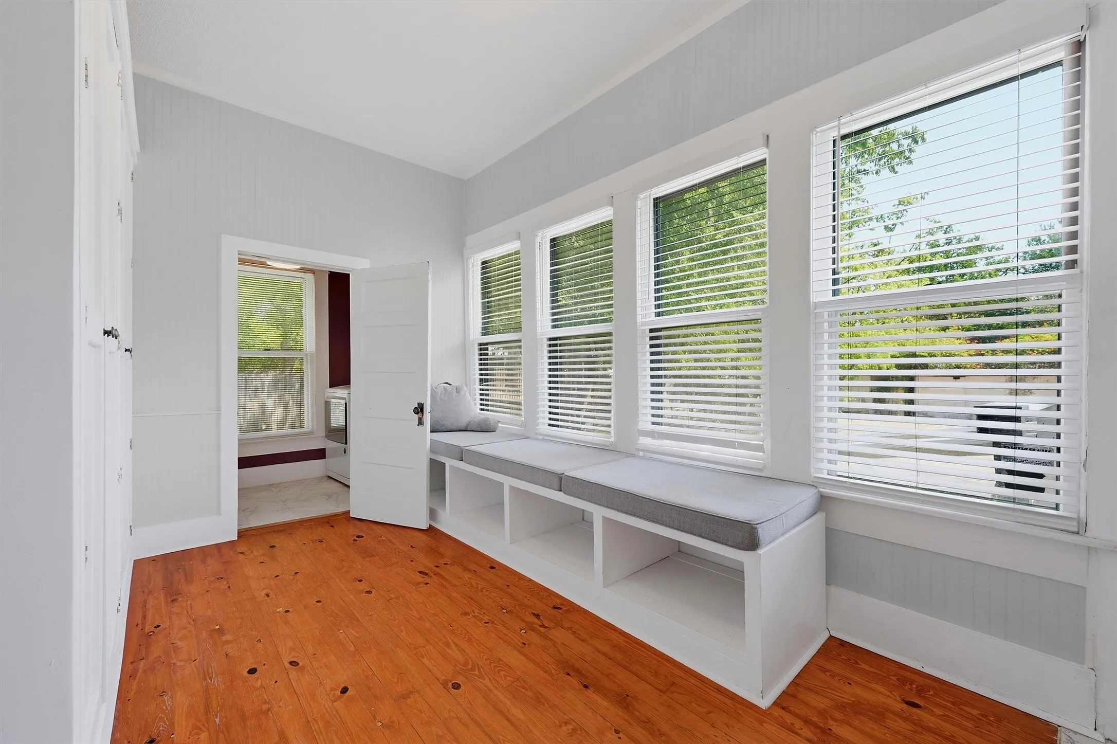 Single Family Residence For Sale in Grayson County , 1221 S Crockett Street, Sherman, Texas 75090, 3 Bedroom, 2 Bathroom, Garage spaces, 2,027 Sqft, built in 1900, mls#21383048, Real Estate Agent in Sherman, Homes For Sale in Grayson county, Homes For Sale in Sherman, Realtor in Sherman Texas, Real Estate Brokerage Independent Realty Texas, Luminita Cordes Realtor